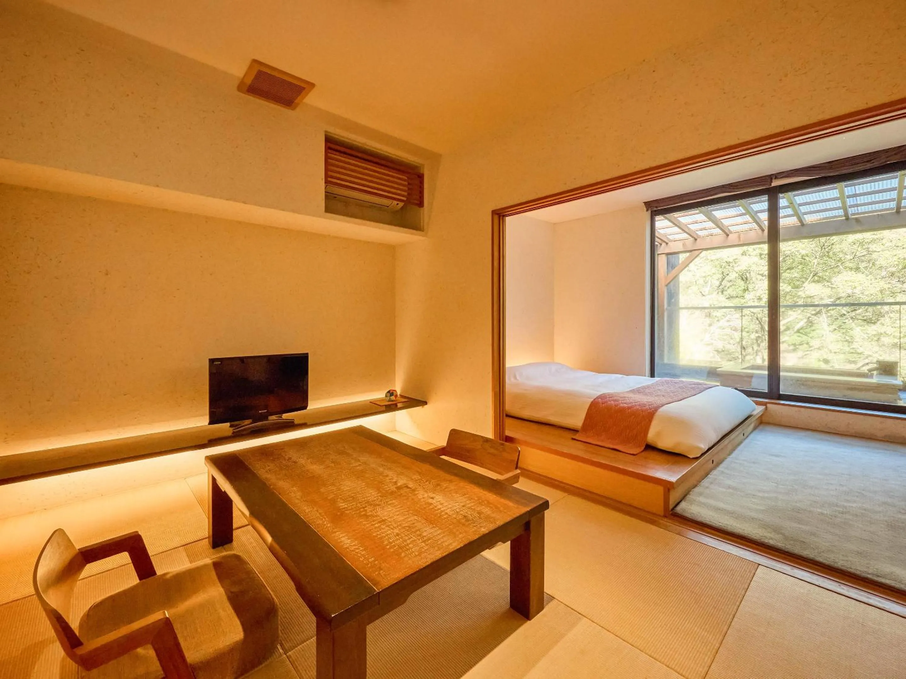 Photo of the whole room in Seikansou