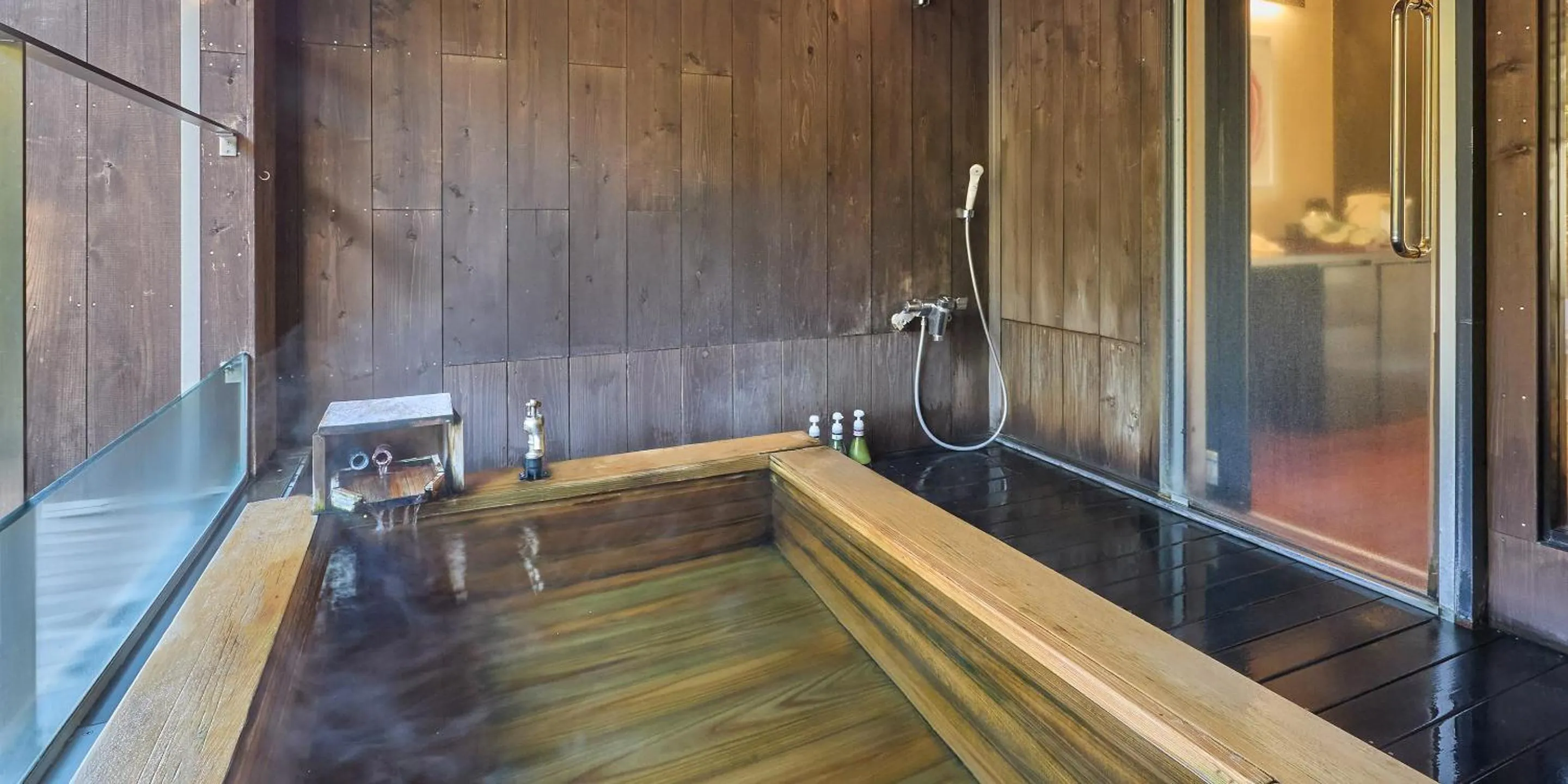 Hot Spring Bath in Seikansou