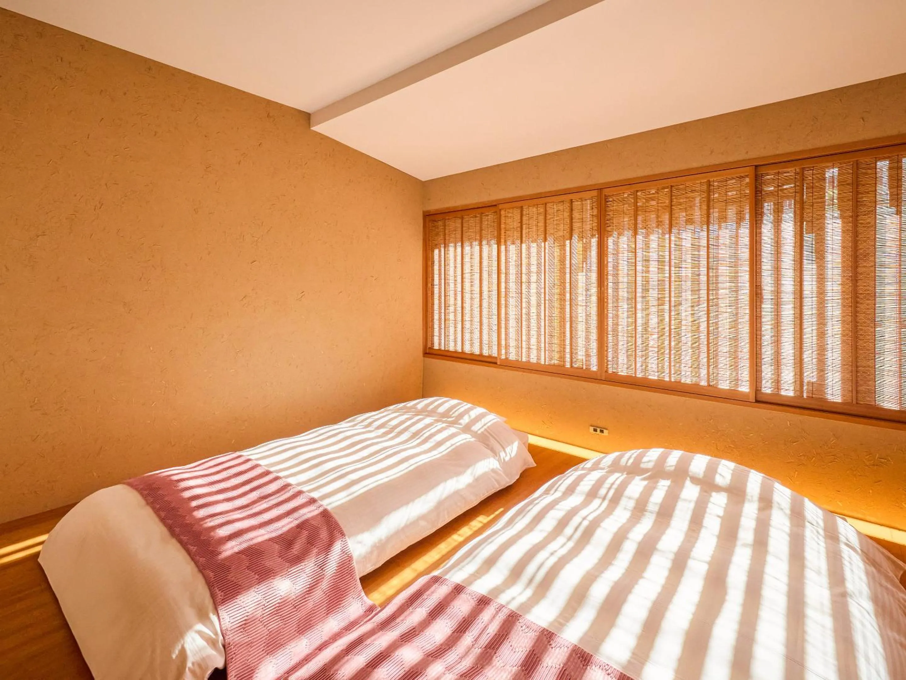 Photo of the whole room, Bed in Seikansou