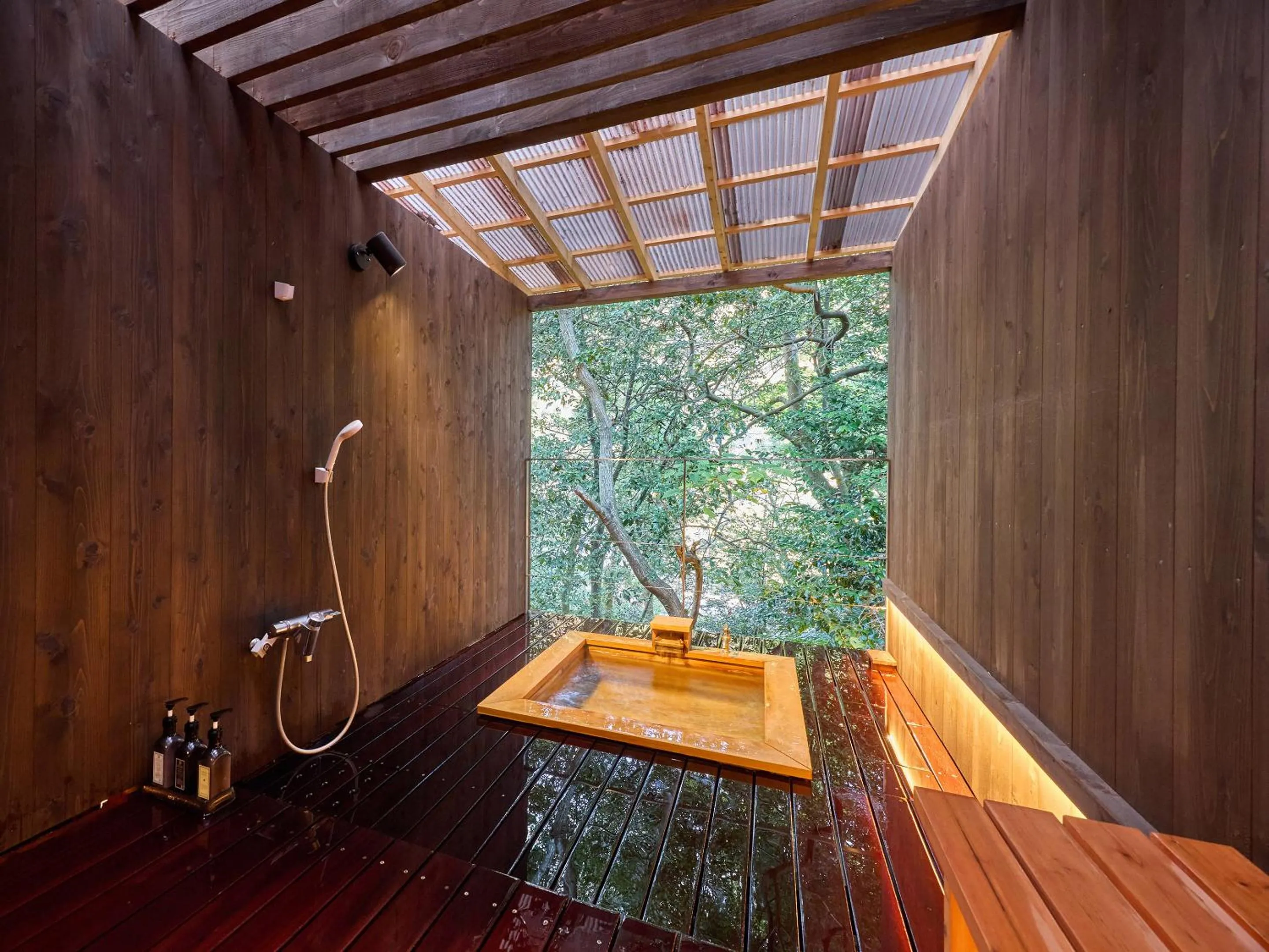 Hot Spring Bath in Seikansou