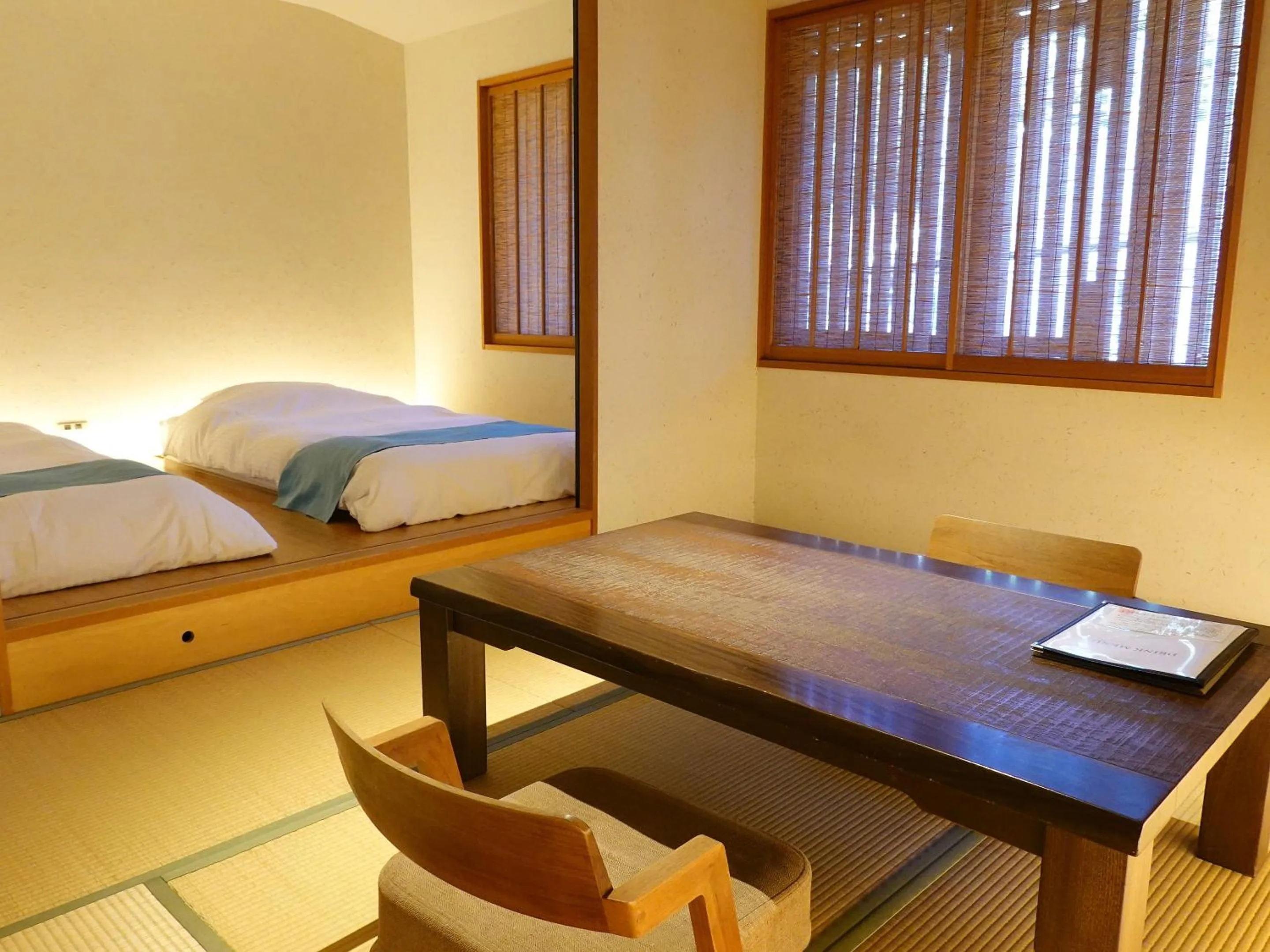 Photo of the whole room, Bed in Seikansou