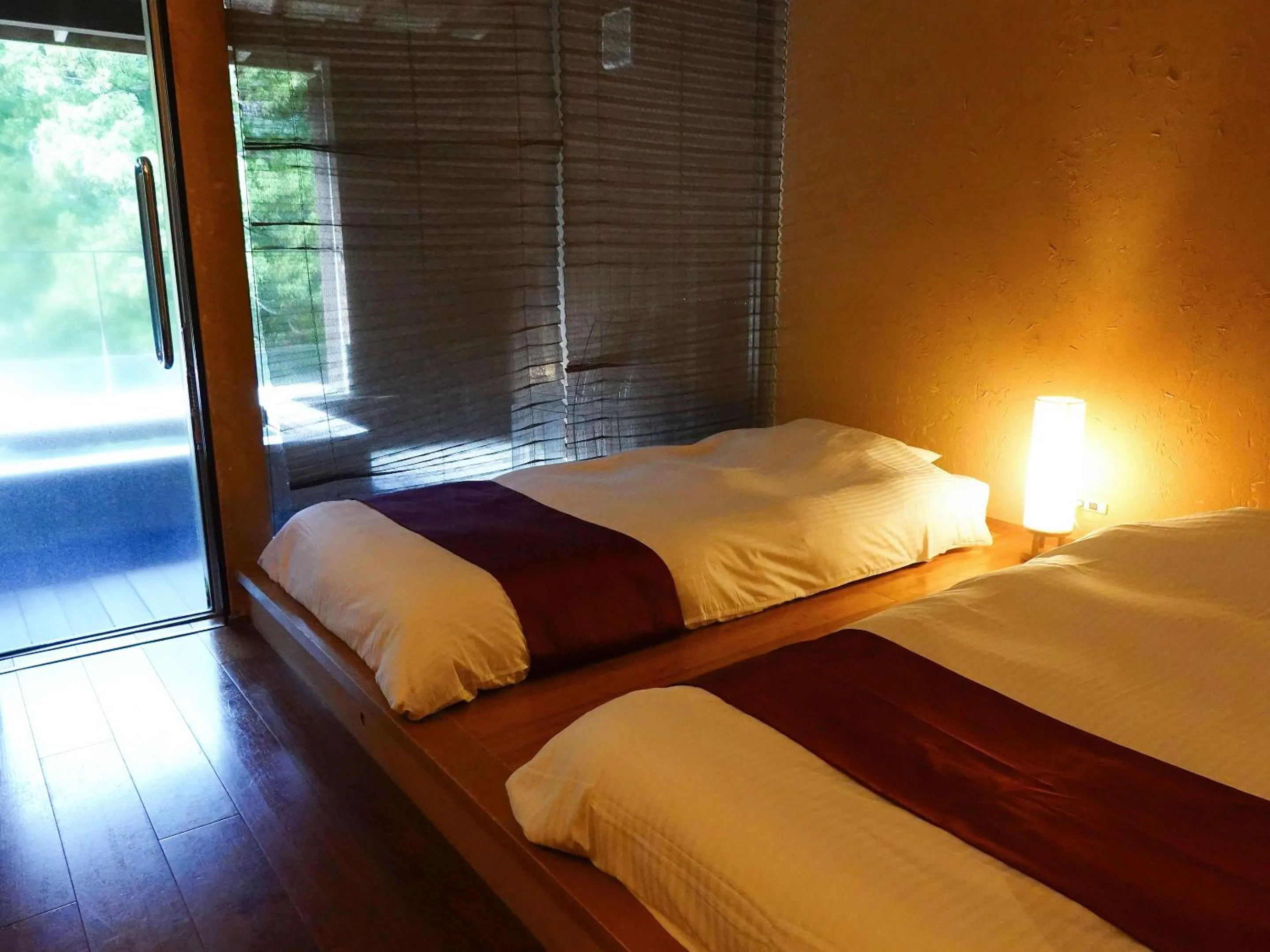 Photo of the whole room, Bed in Seikansou