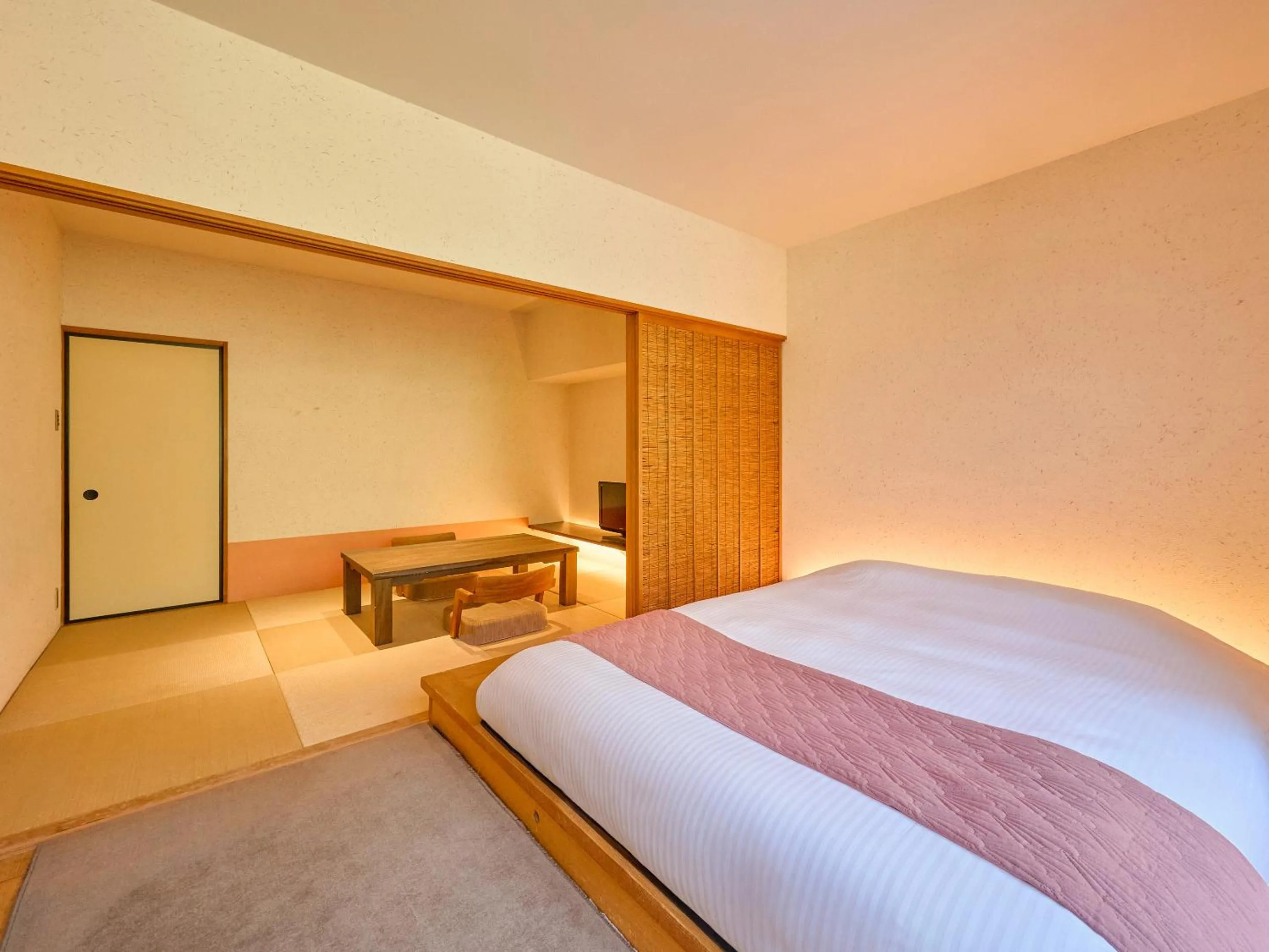 Photo of the whole room, Bed in Seikansou