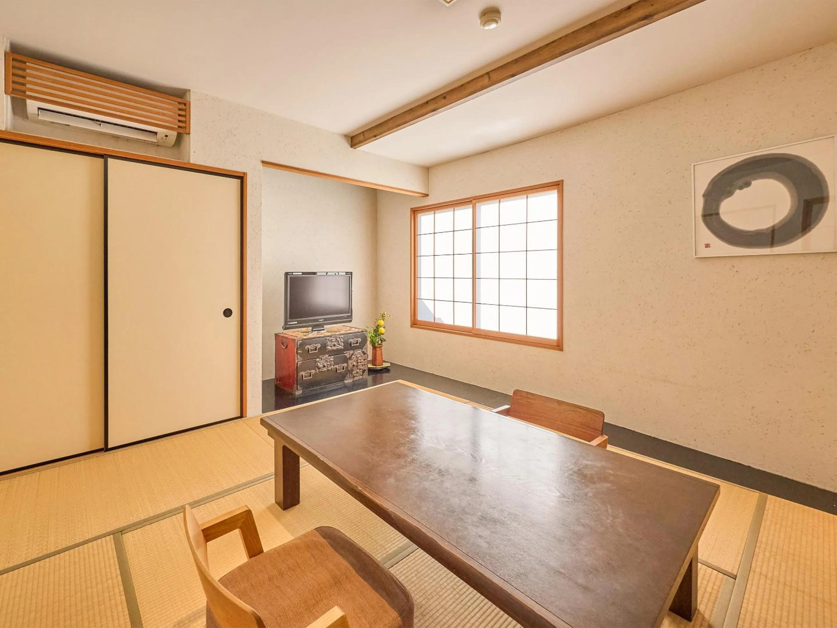 Photo of the whole room in Seikansou