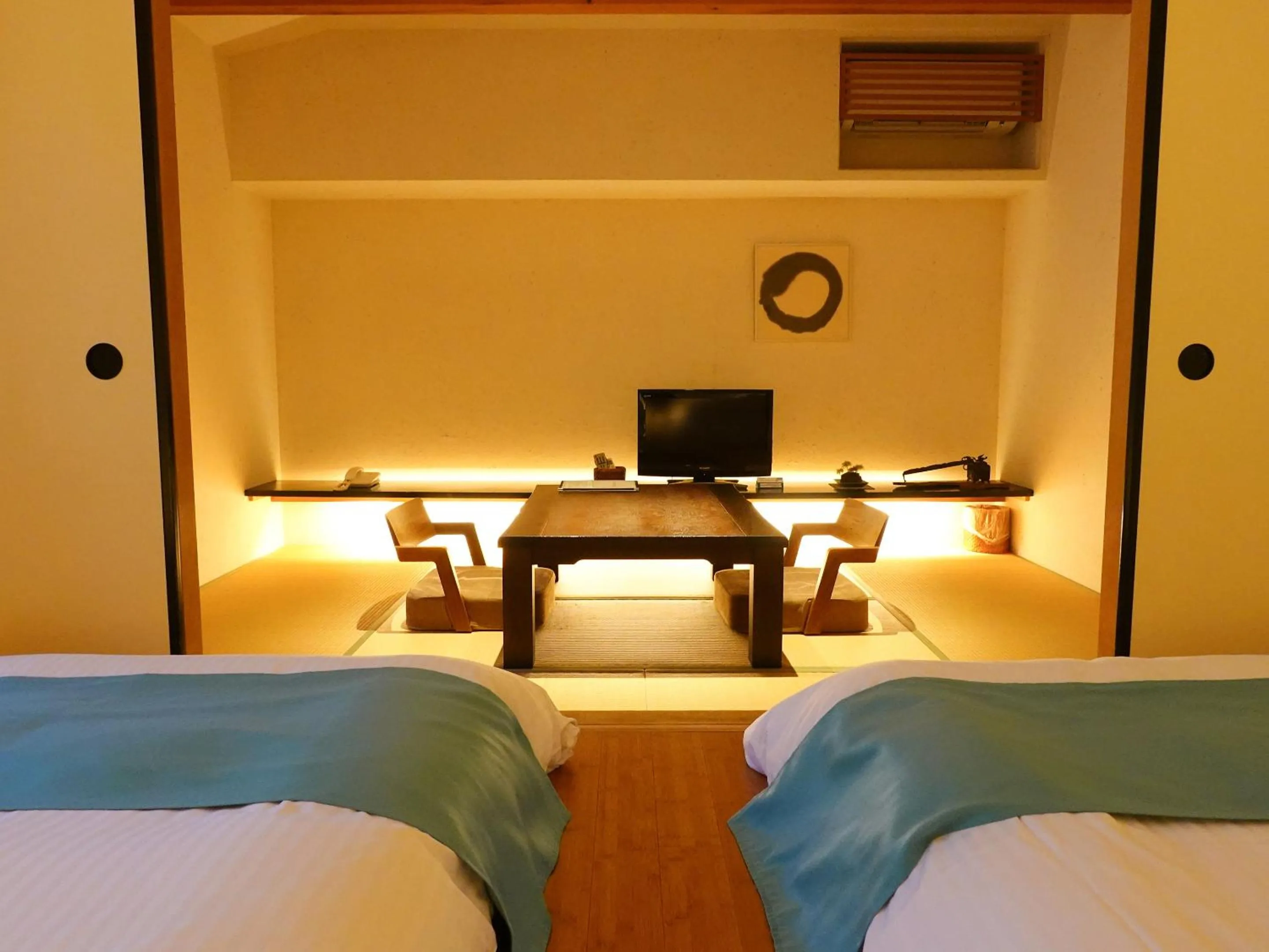 Photo of the whole room, Bed in Seikansou