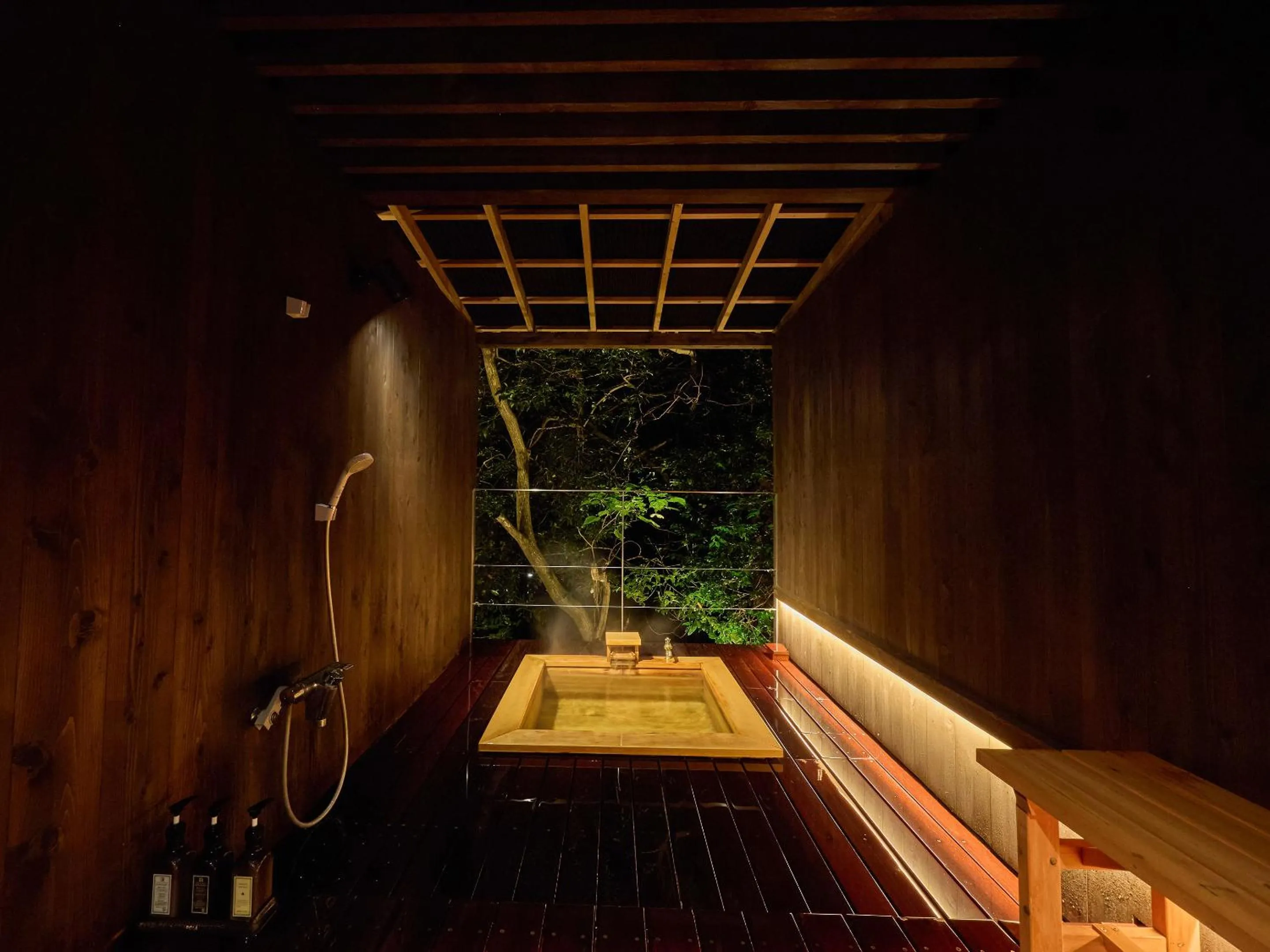 Hot Spring Bath in Seikansou