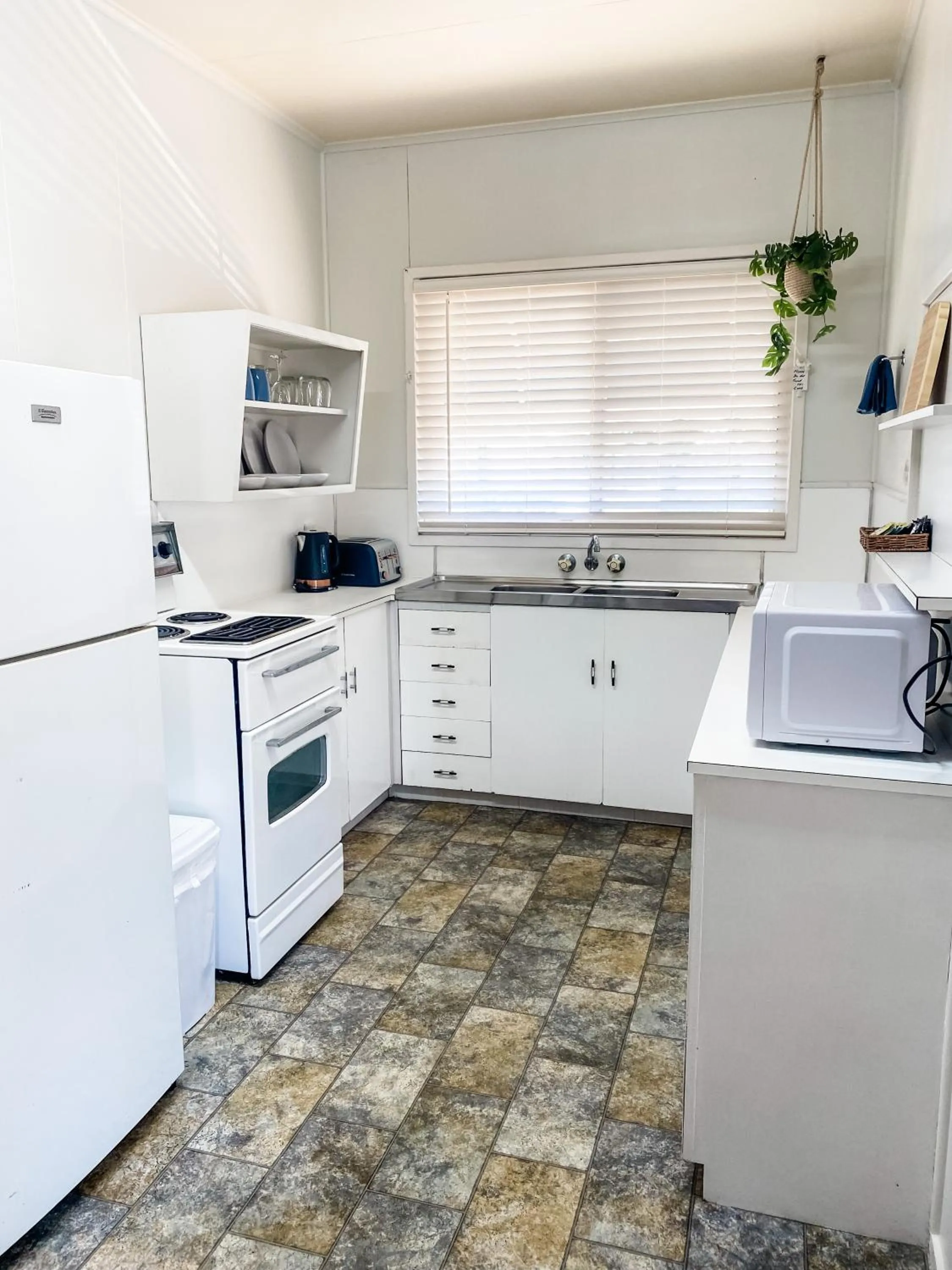 Kitchen or kitchenette in Pacific Sun Bargara