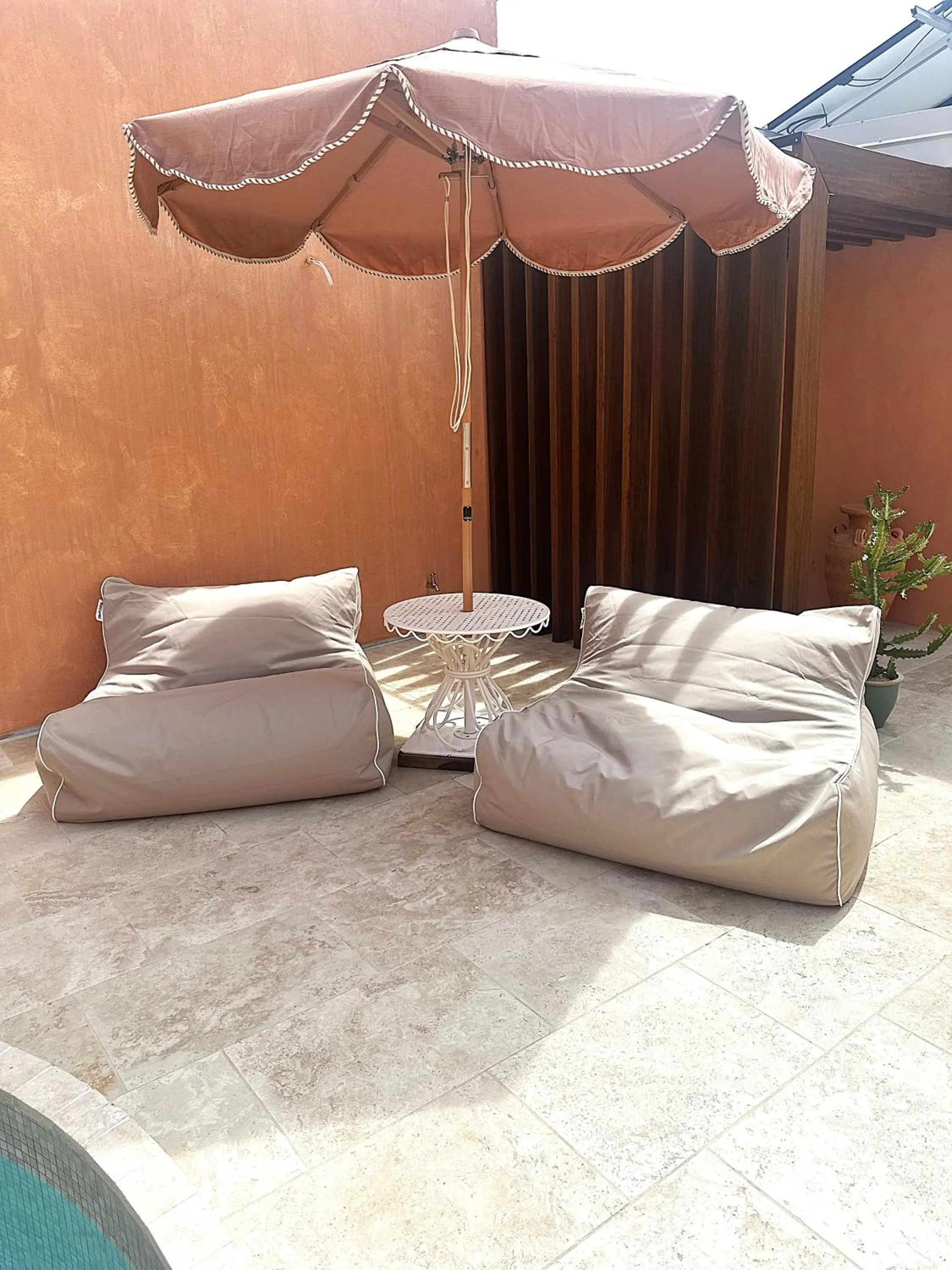 Swimming pool, Bed in Pacific Sun Bargara