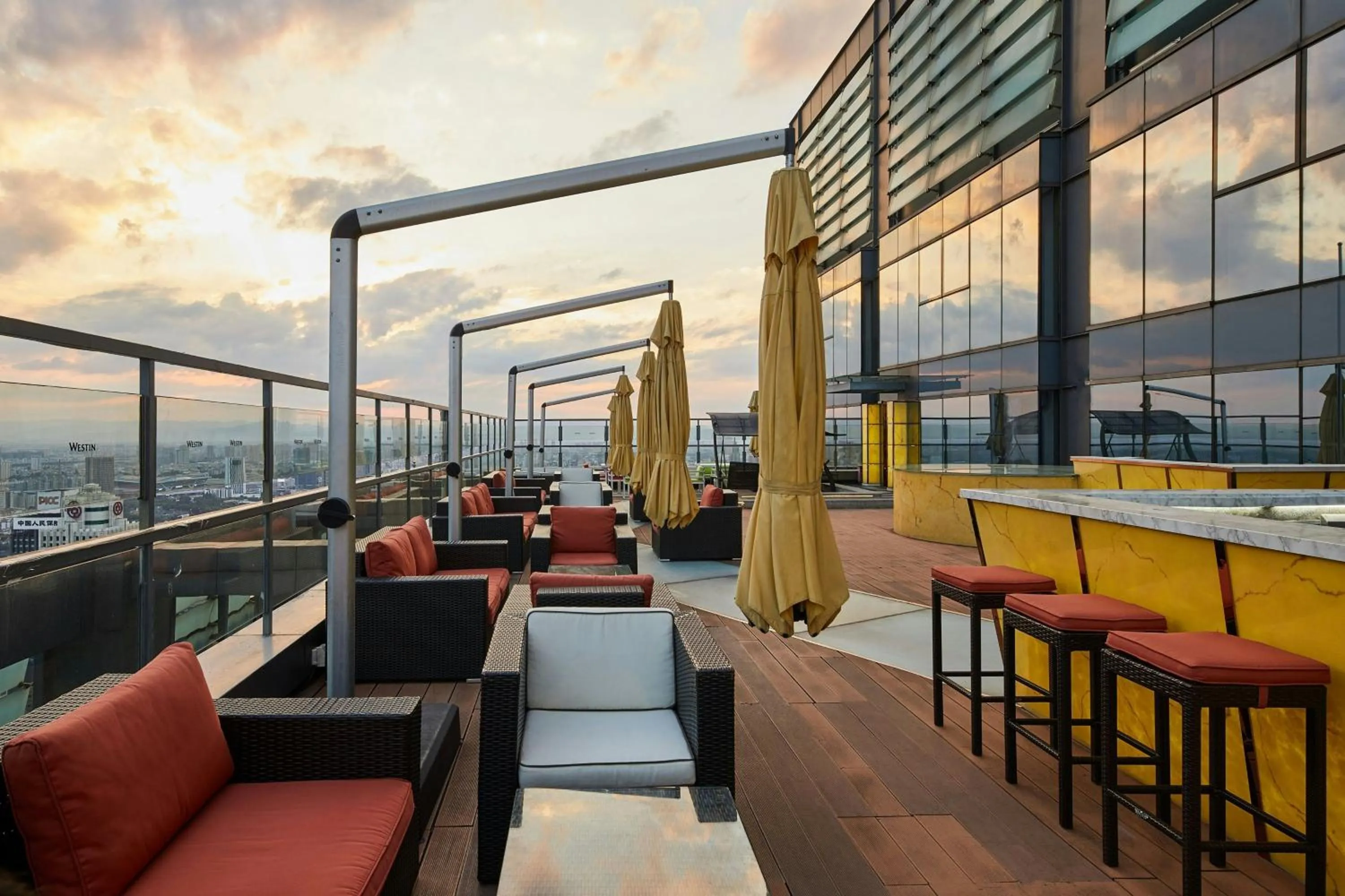 Lounge or bar in The Westin Ningbo