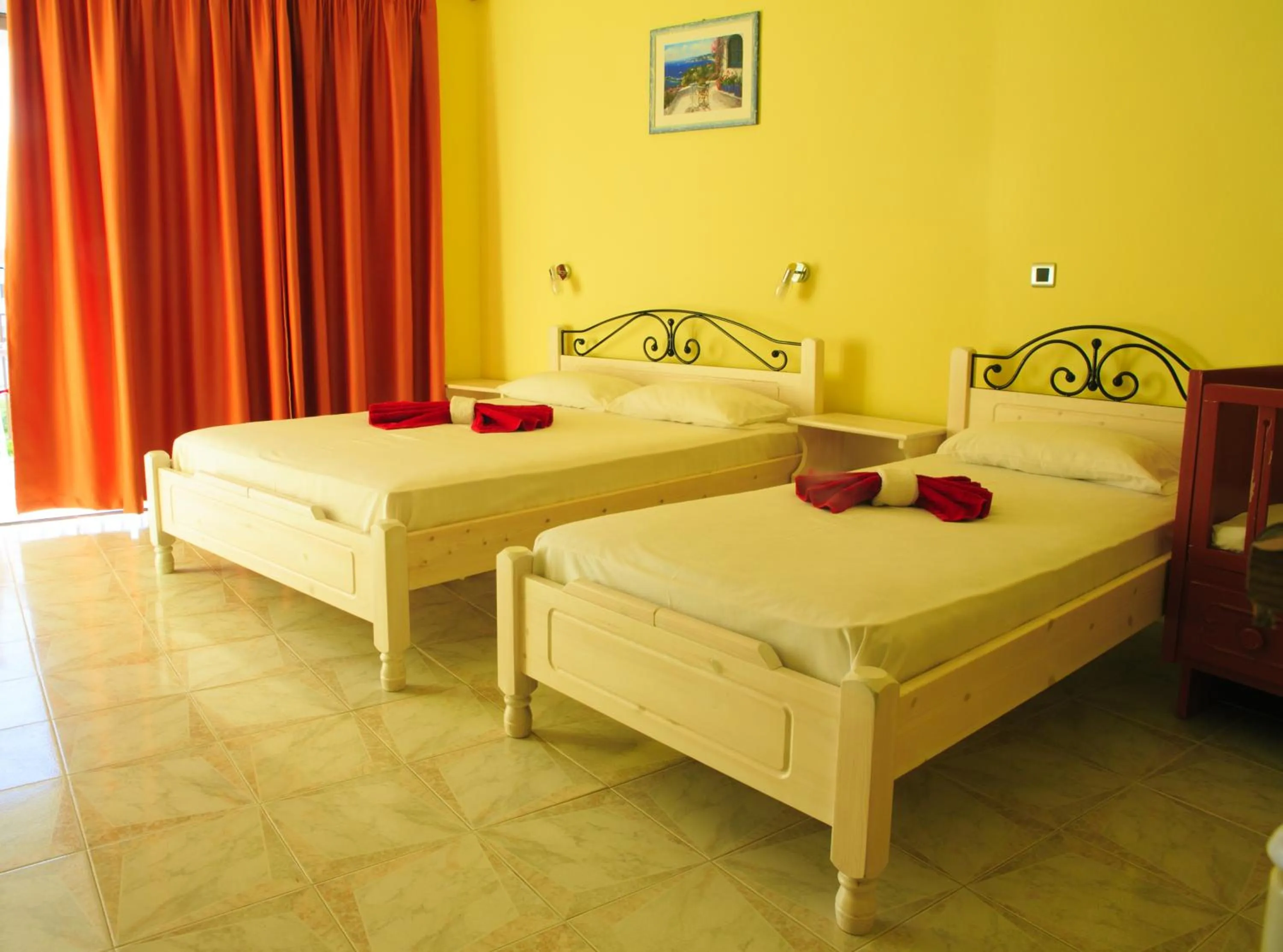 Photo of the whole room in Stroubis Studios I