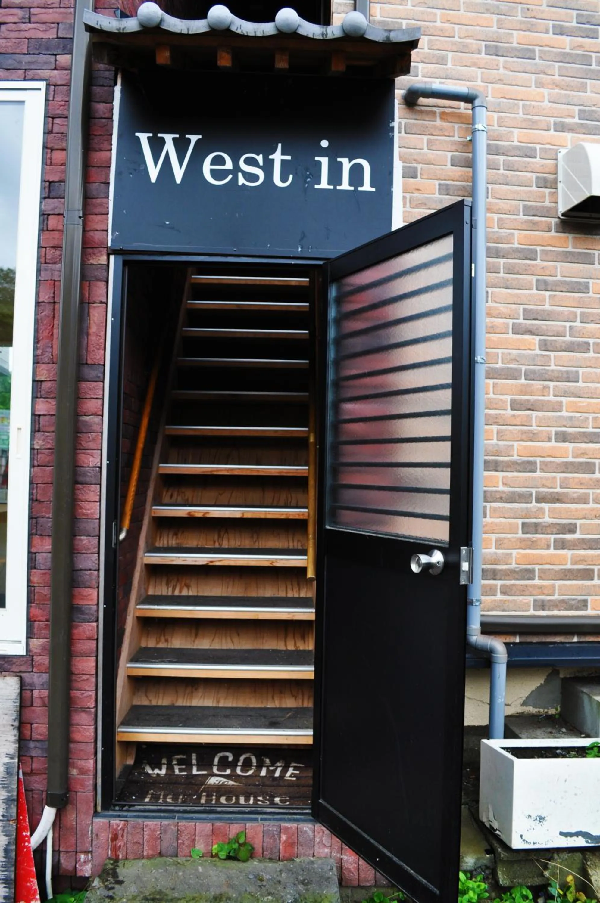 Facade/entrance in WEST in