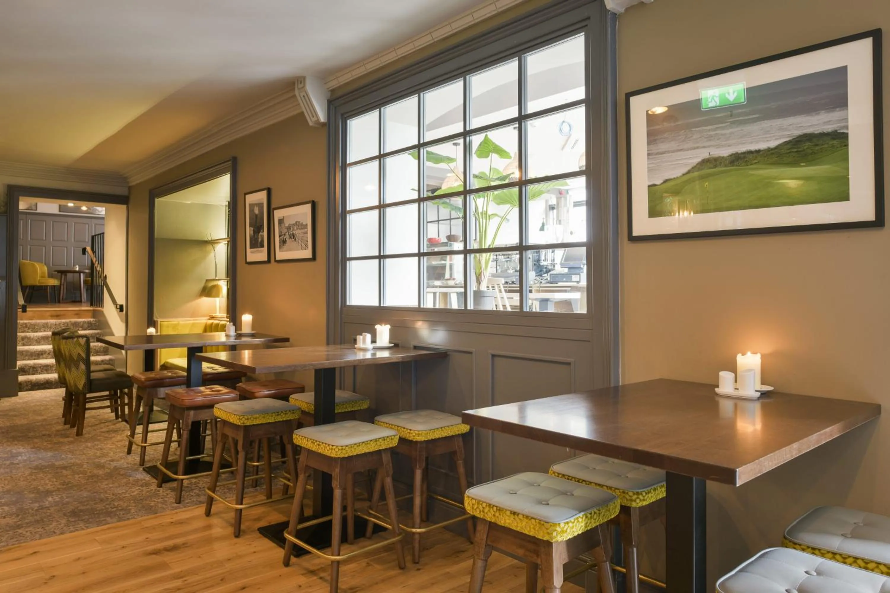 Lounge or bar in Lahinch Coast Hotel and Suites