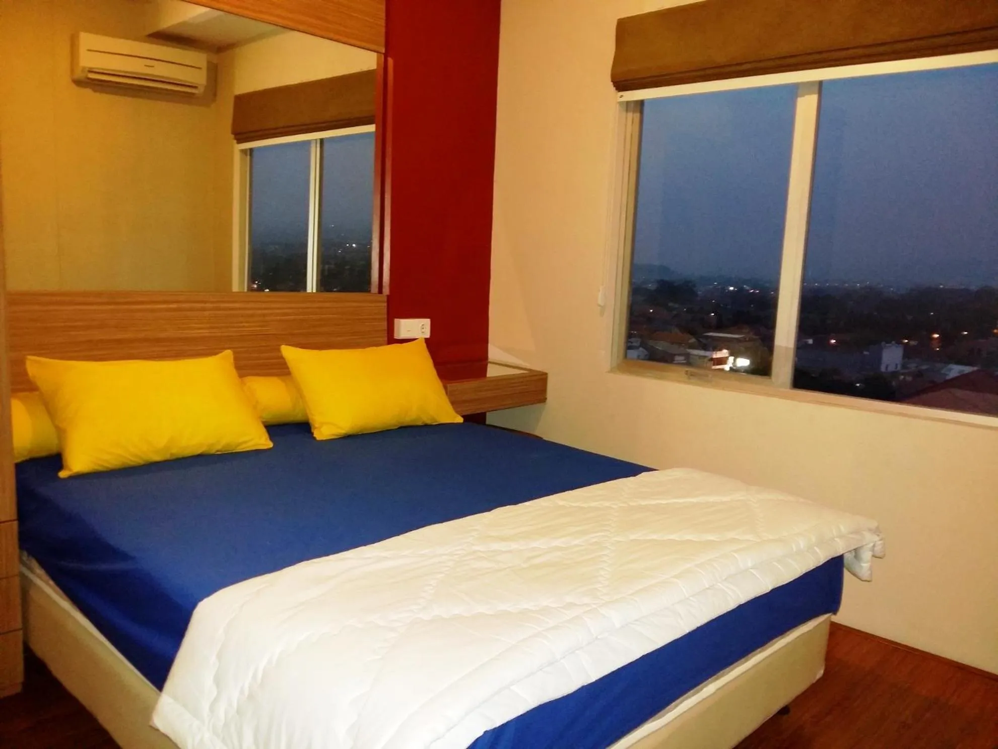 Bedroom, Bed in High Livin Apartment Baros