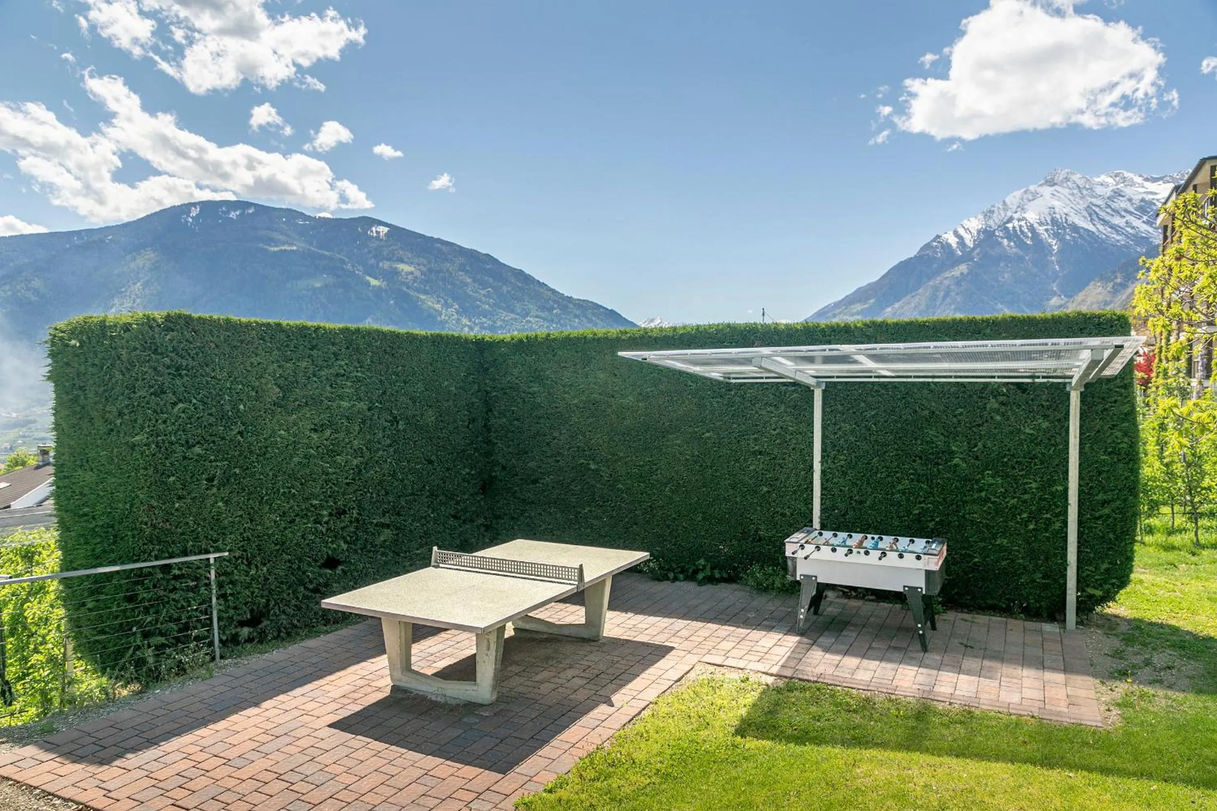 Table tennis in Appartement-Hotel Beatenhof