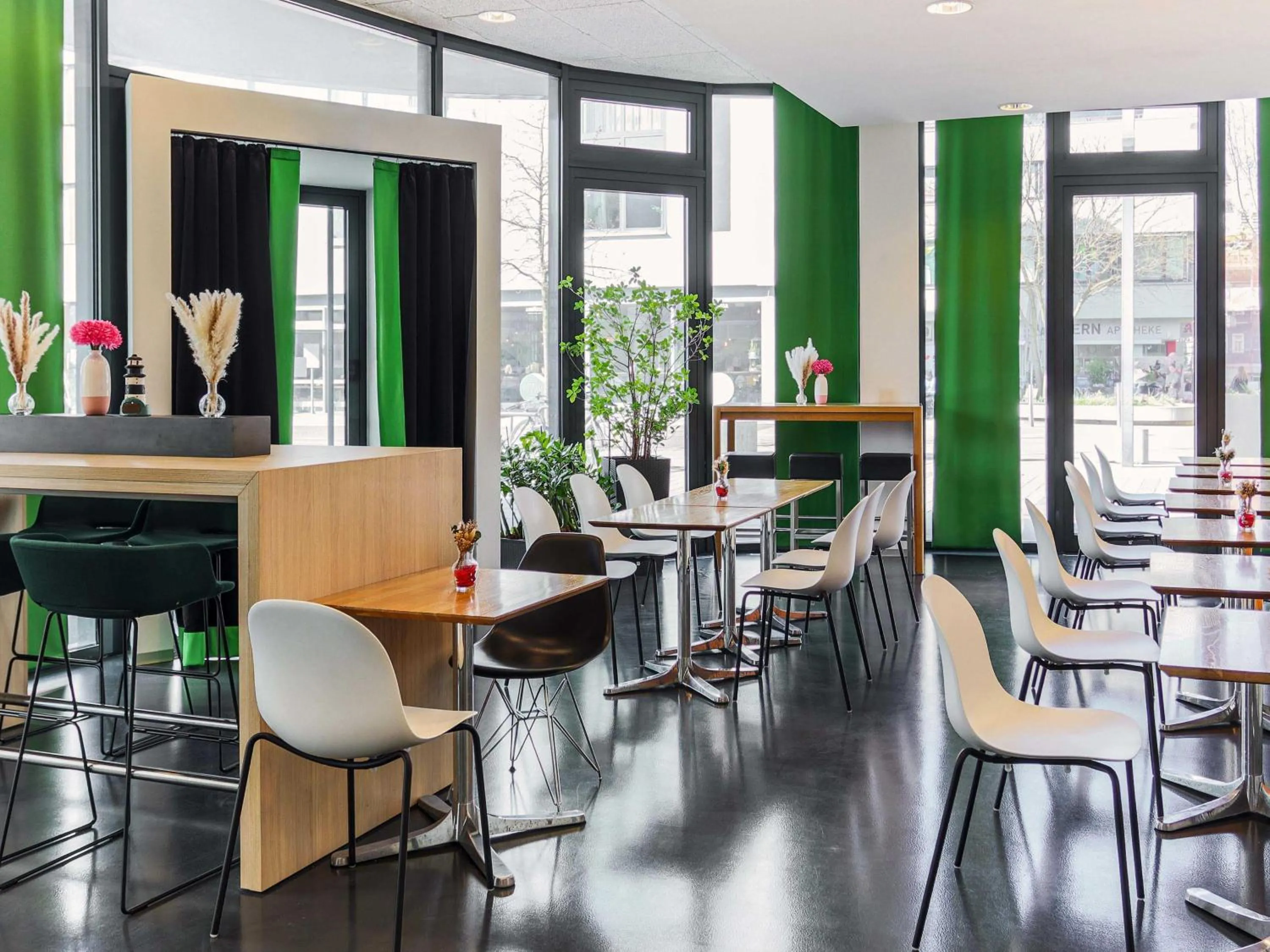 Lounge or bar in B&B Hotel Aalen