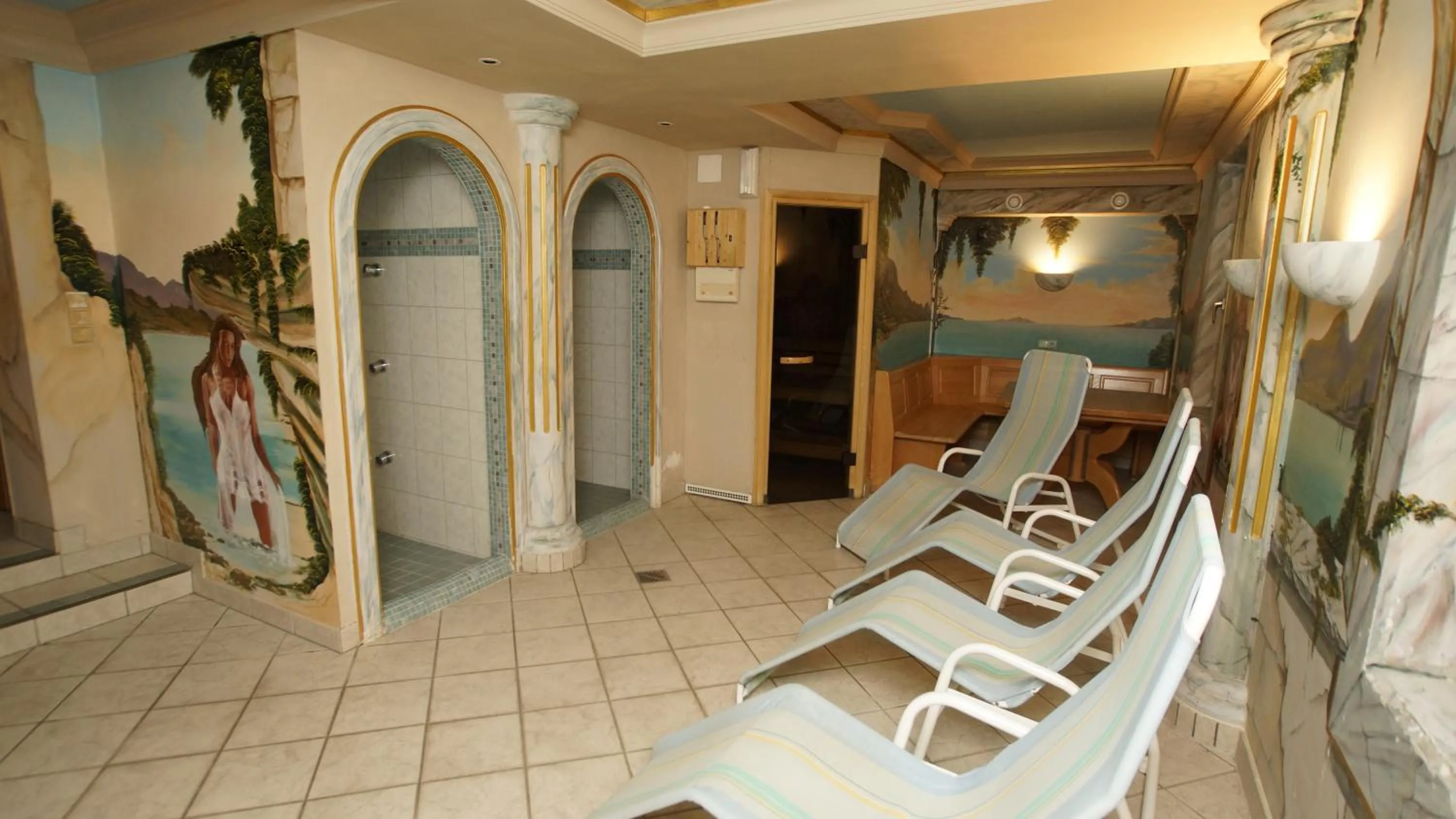 Spa and wellness centre/facilities in Hotel Gasthof Stoanerhof