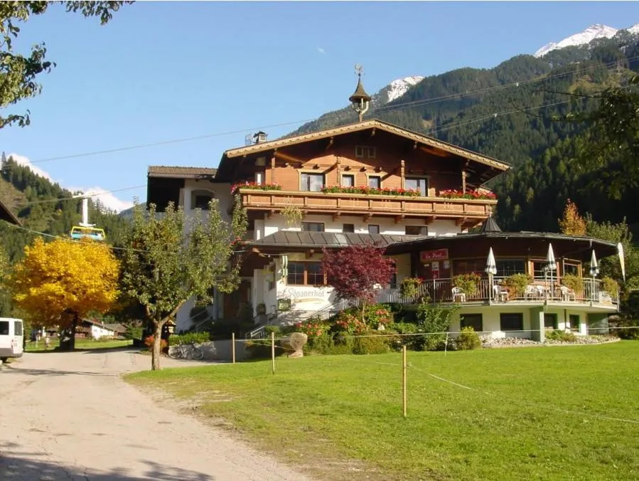 Property building in Hotel Gasthof Stoanerhof
