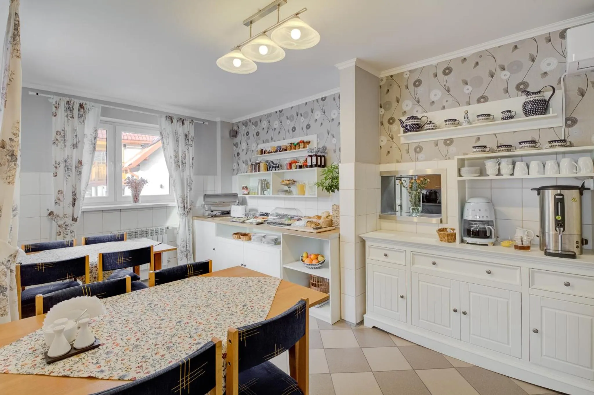 Restaurant/places to eat in Willa Karla