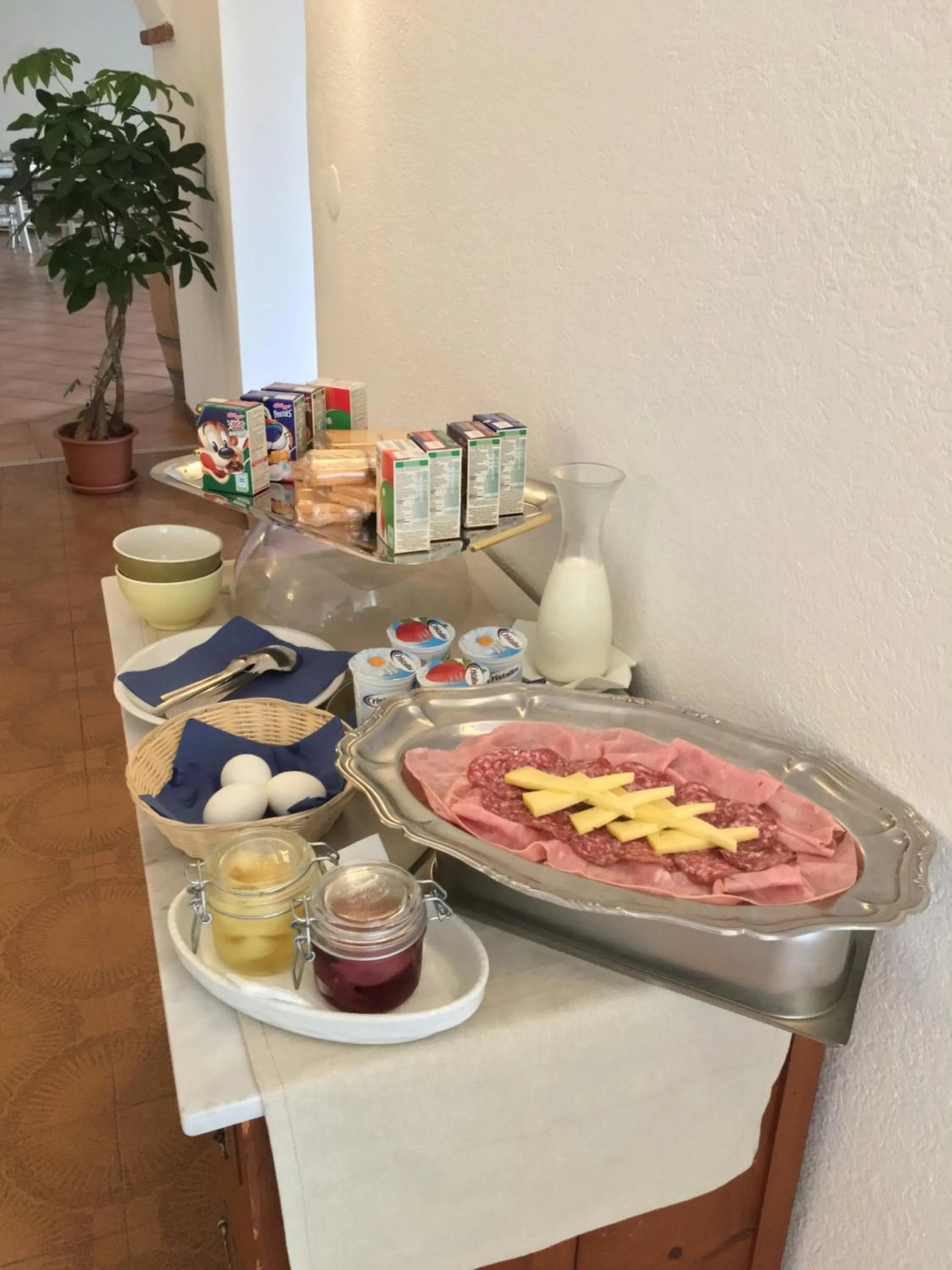 Buffet breakfast in Albergo Ristorante Belcantone