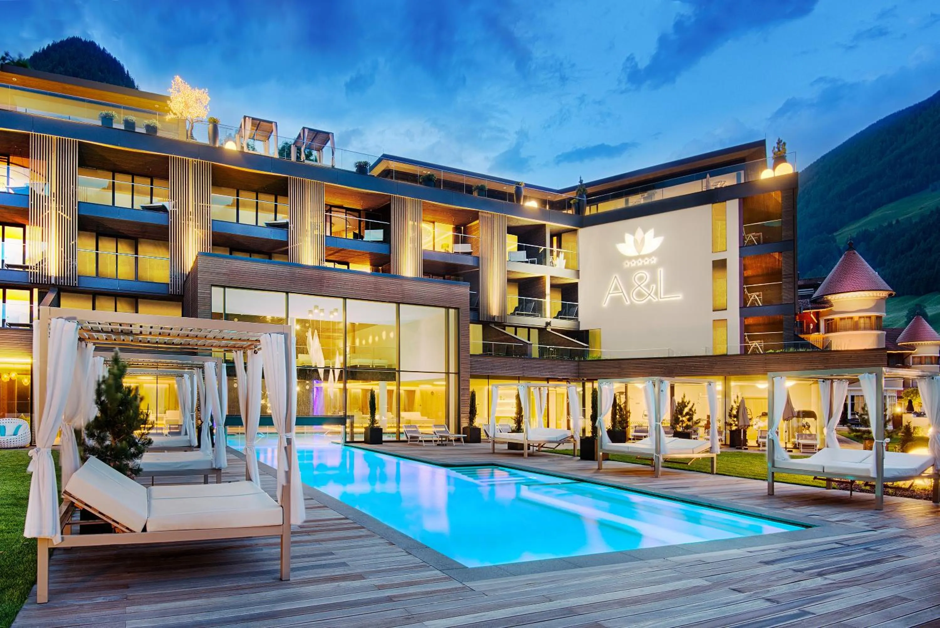 Facade/entrance in Amonti Wellnessresort