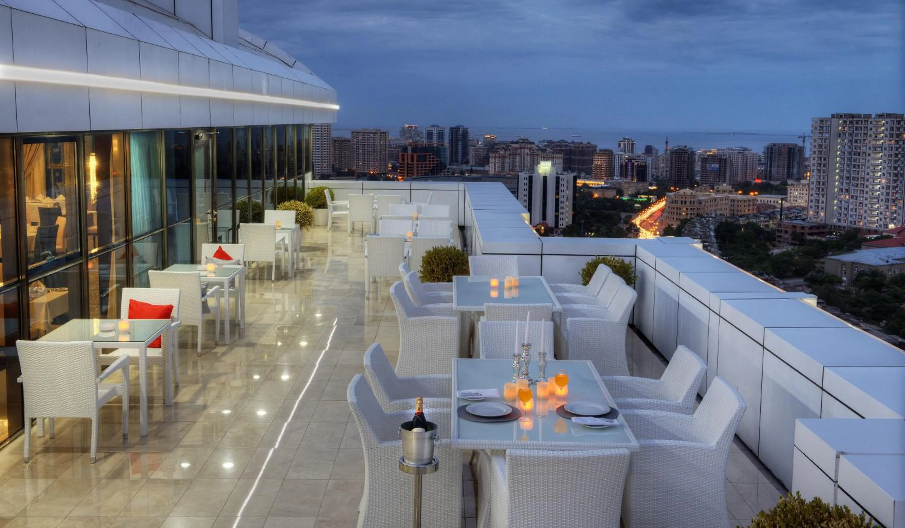 Restaurant/places to eat in Qafqaz Baku City Hotel & Residences