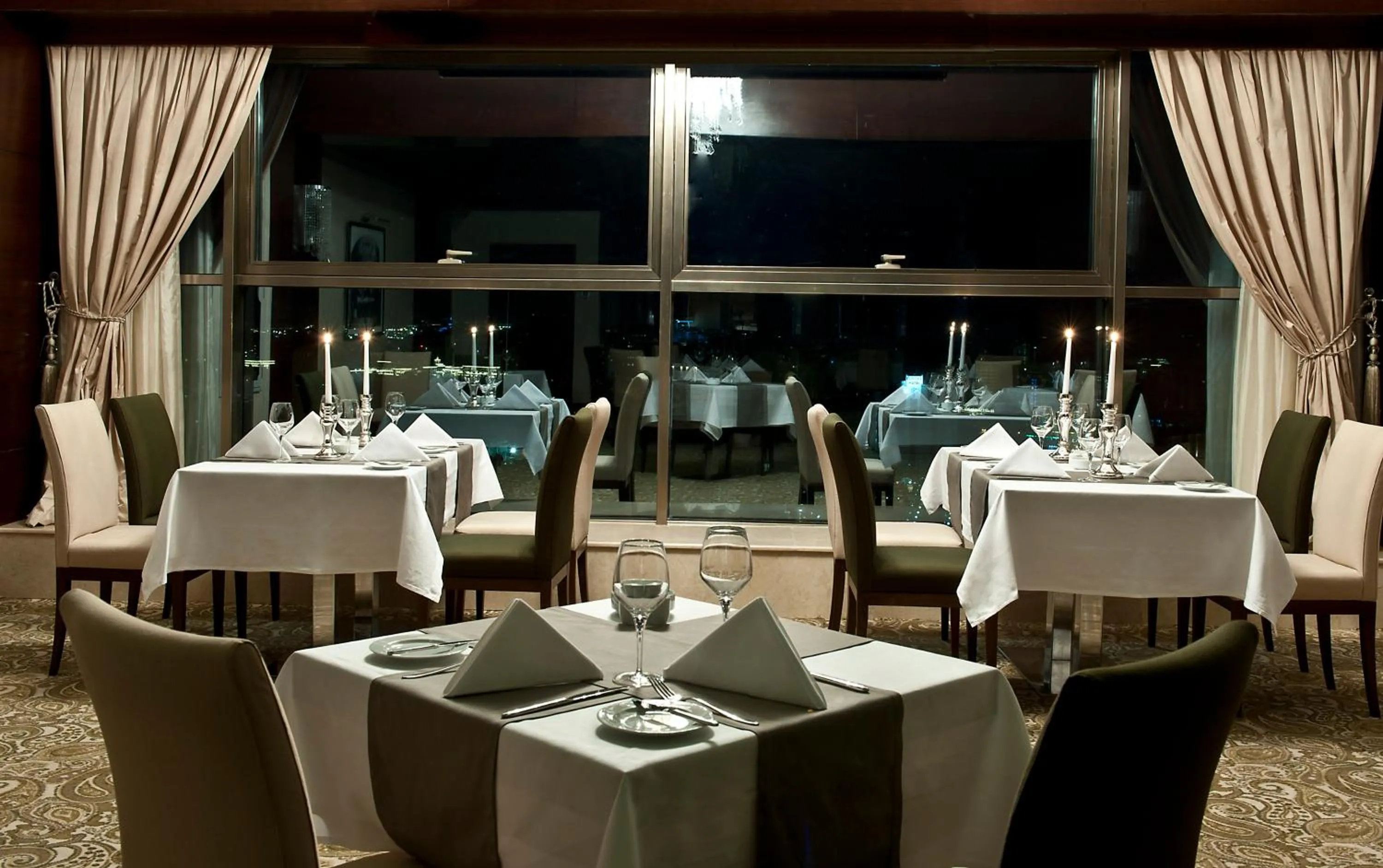 Restaurant/places to eat in Qafqaz Baku City Hotel & Residences