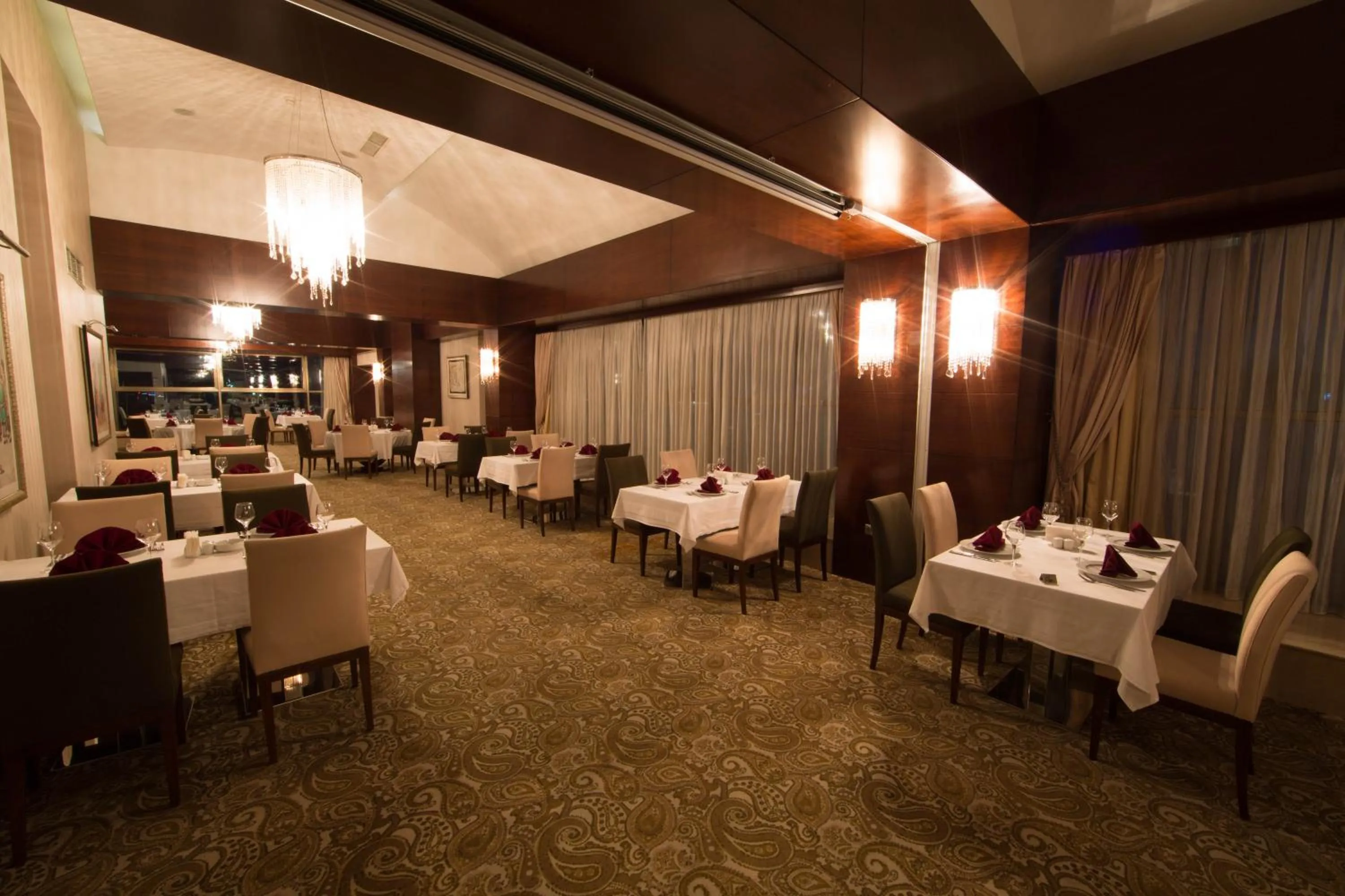 Restaurant/places to eat in Qafqaz Baku City Hotel & Residences