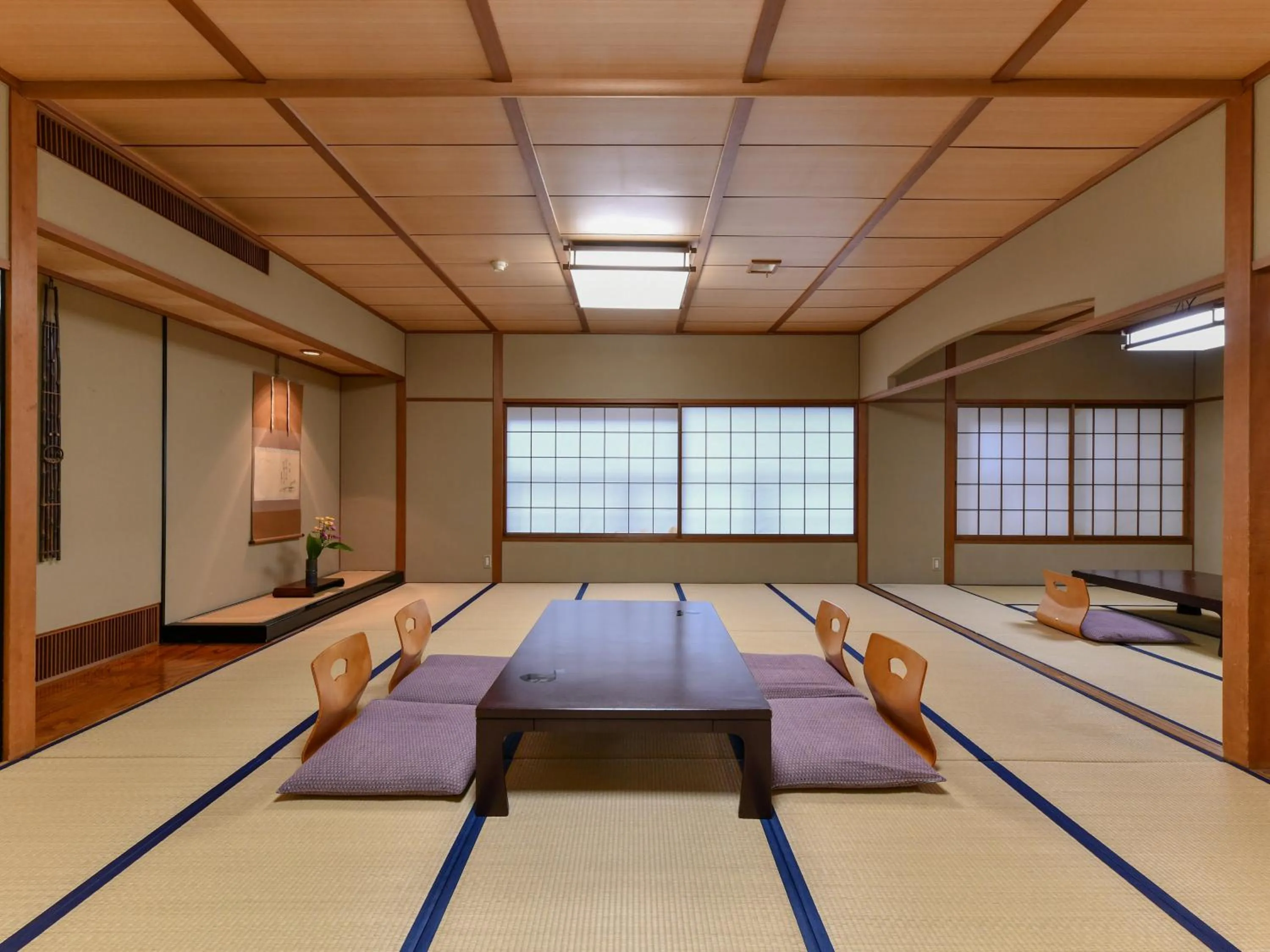 Photo of the whole room, Bed in Awara Onsen Minoya Taiheikaku