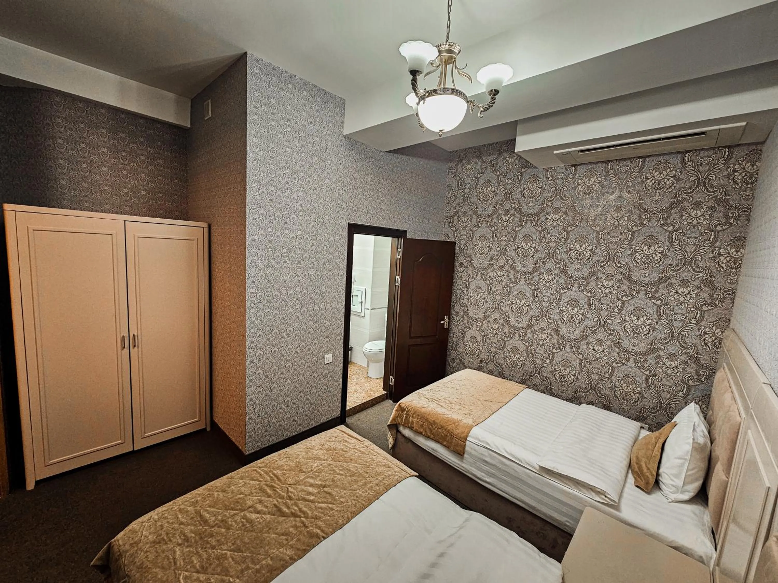Bedroom, Bed in Safran Hotel
