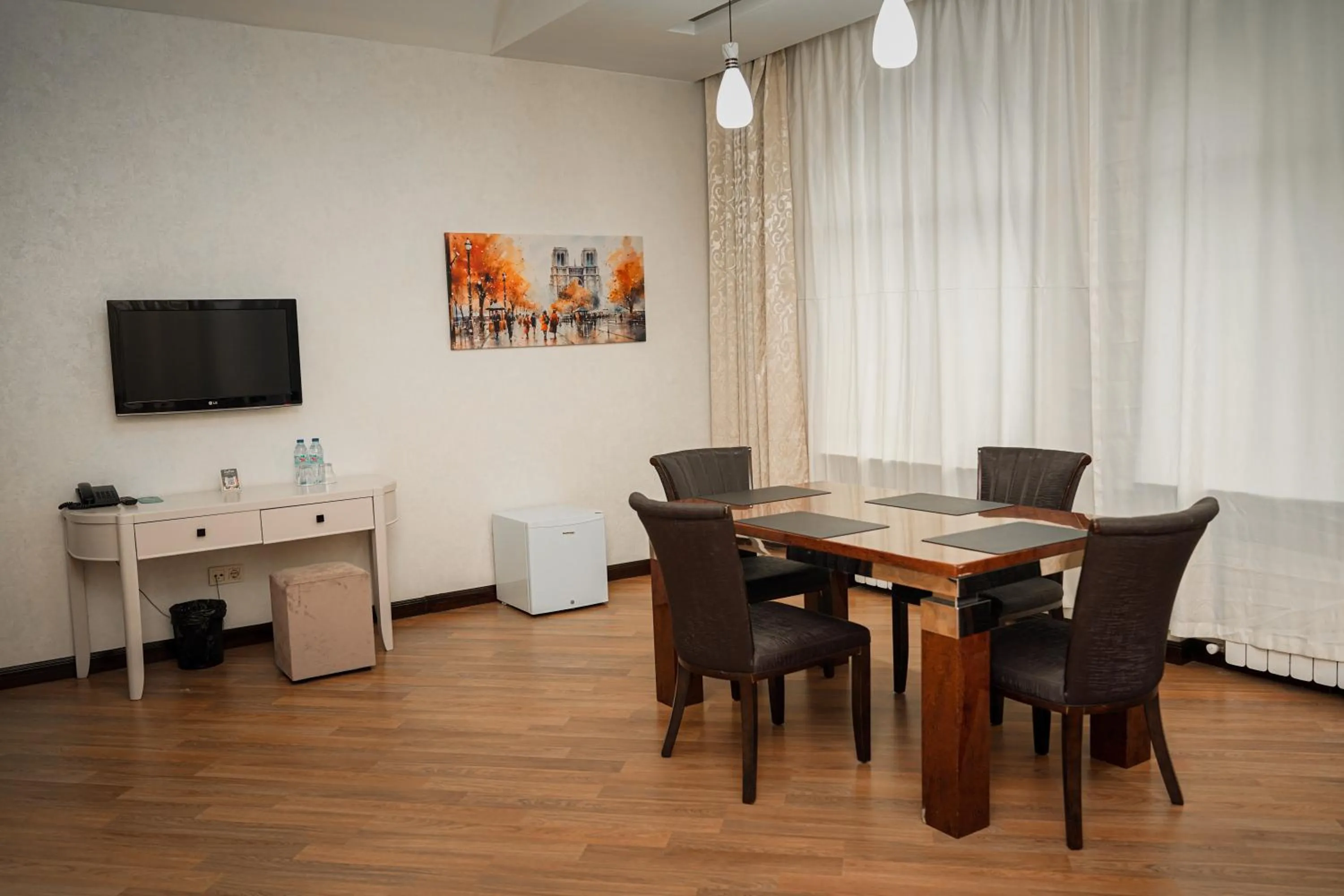 Communal lounge/ TV room in Safran Hotel