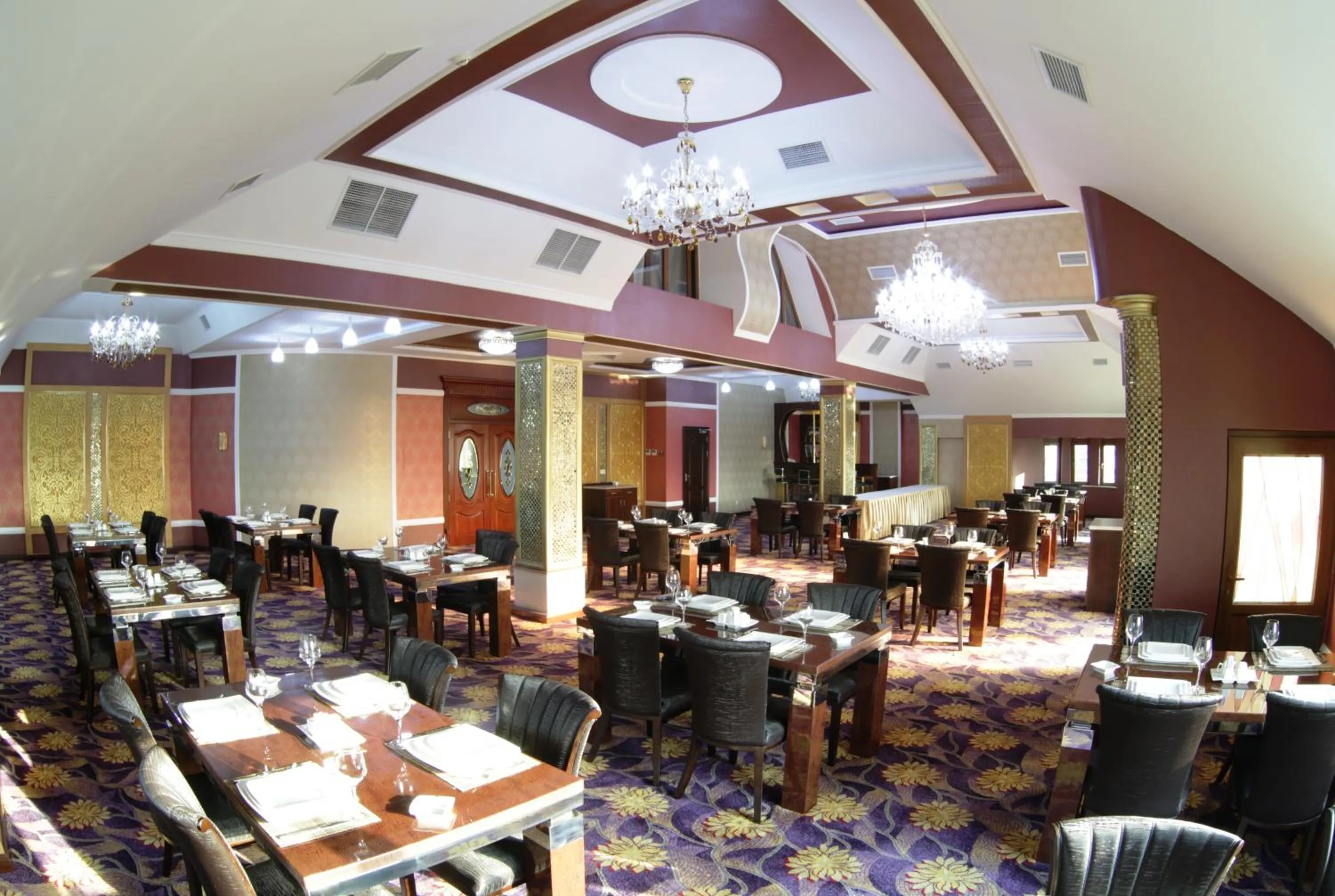 Restaurant/places to eat in Safran Hotel