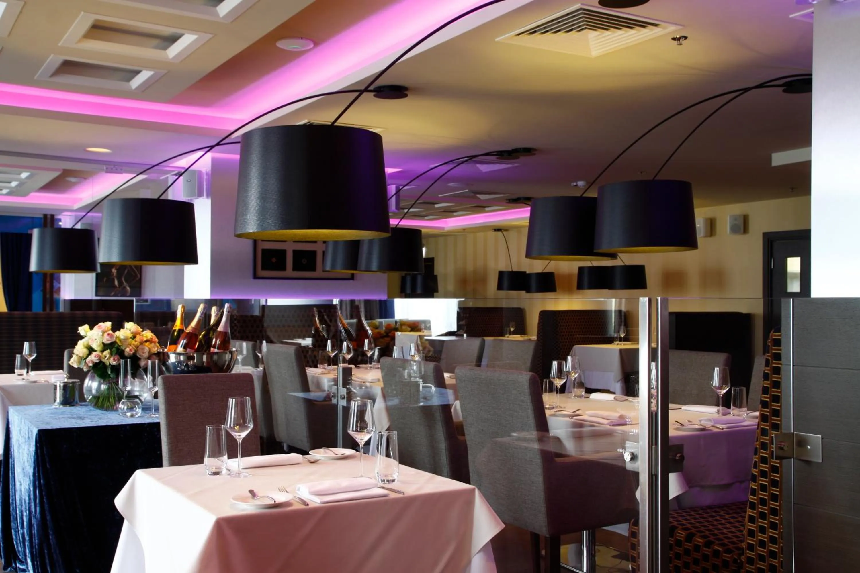 Restaurant/places to eat in Ramada Encore Kyiv