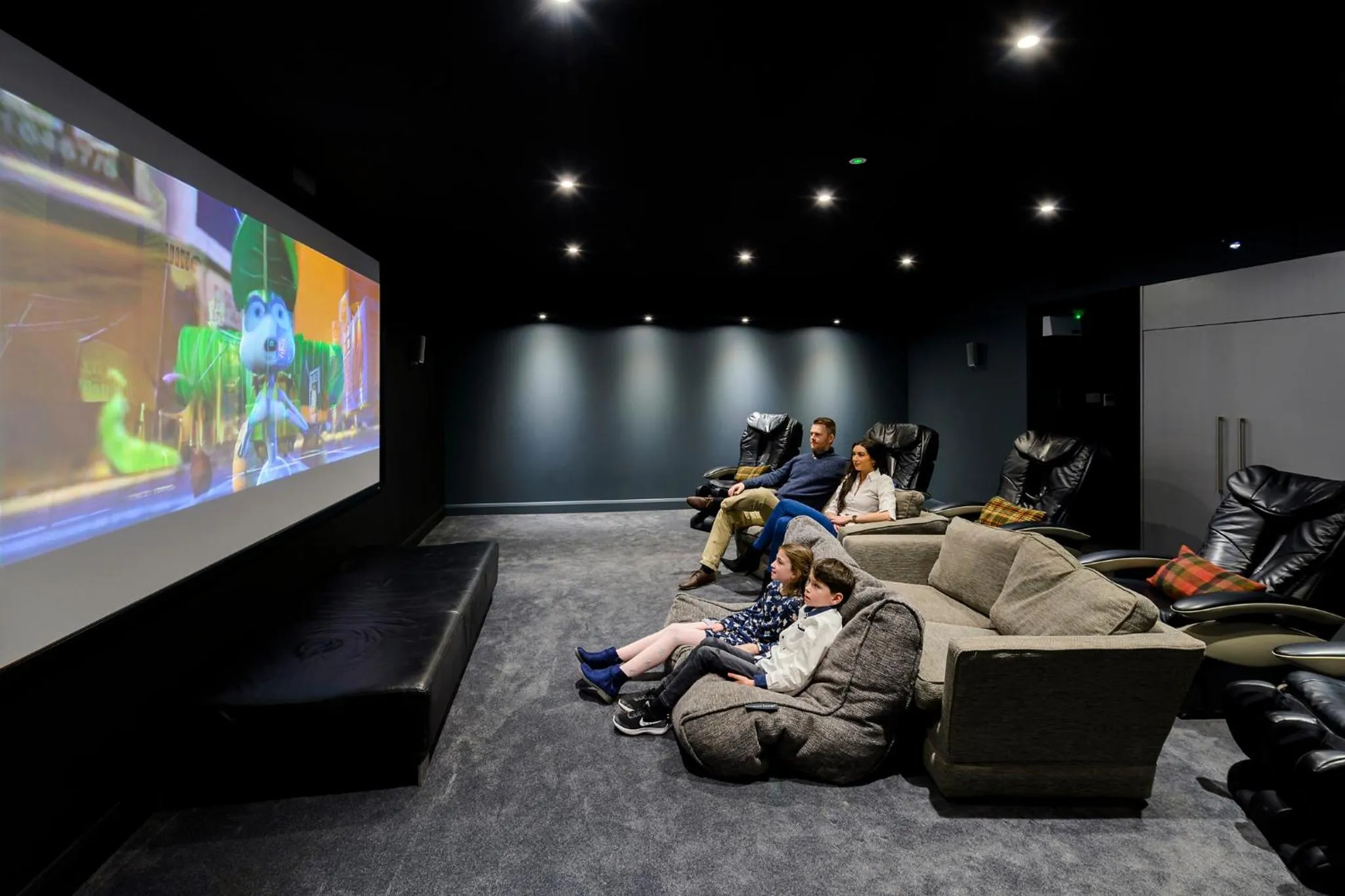 TV and multimedia in Cork International Hotel