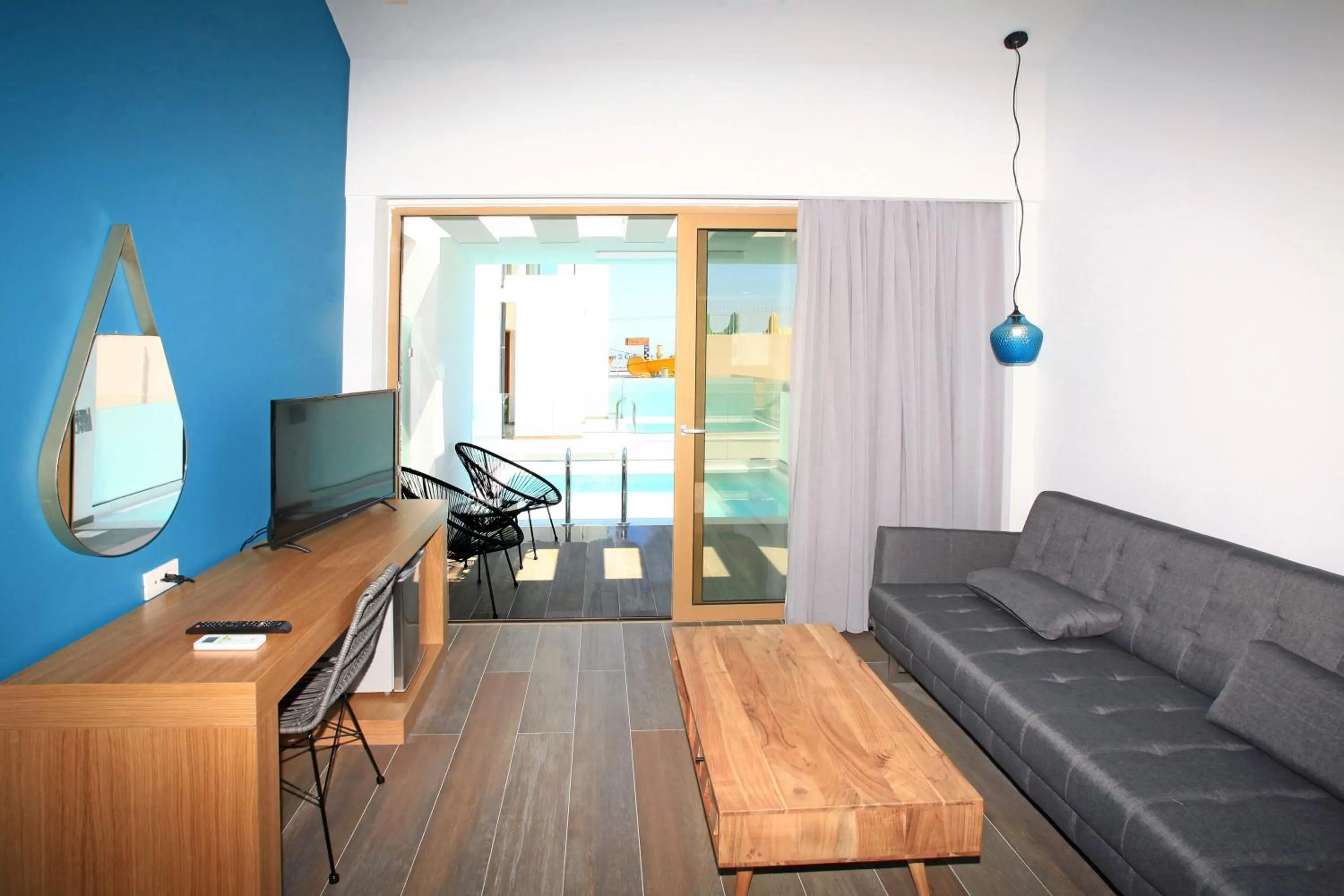 TV and multimedia in Meropi Hotel & Apartments