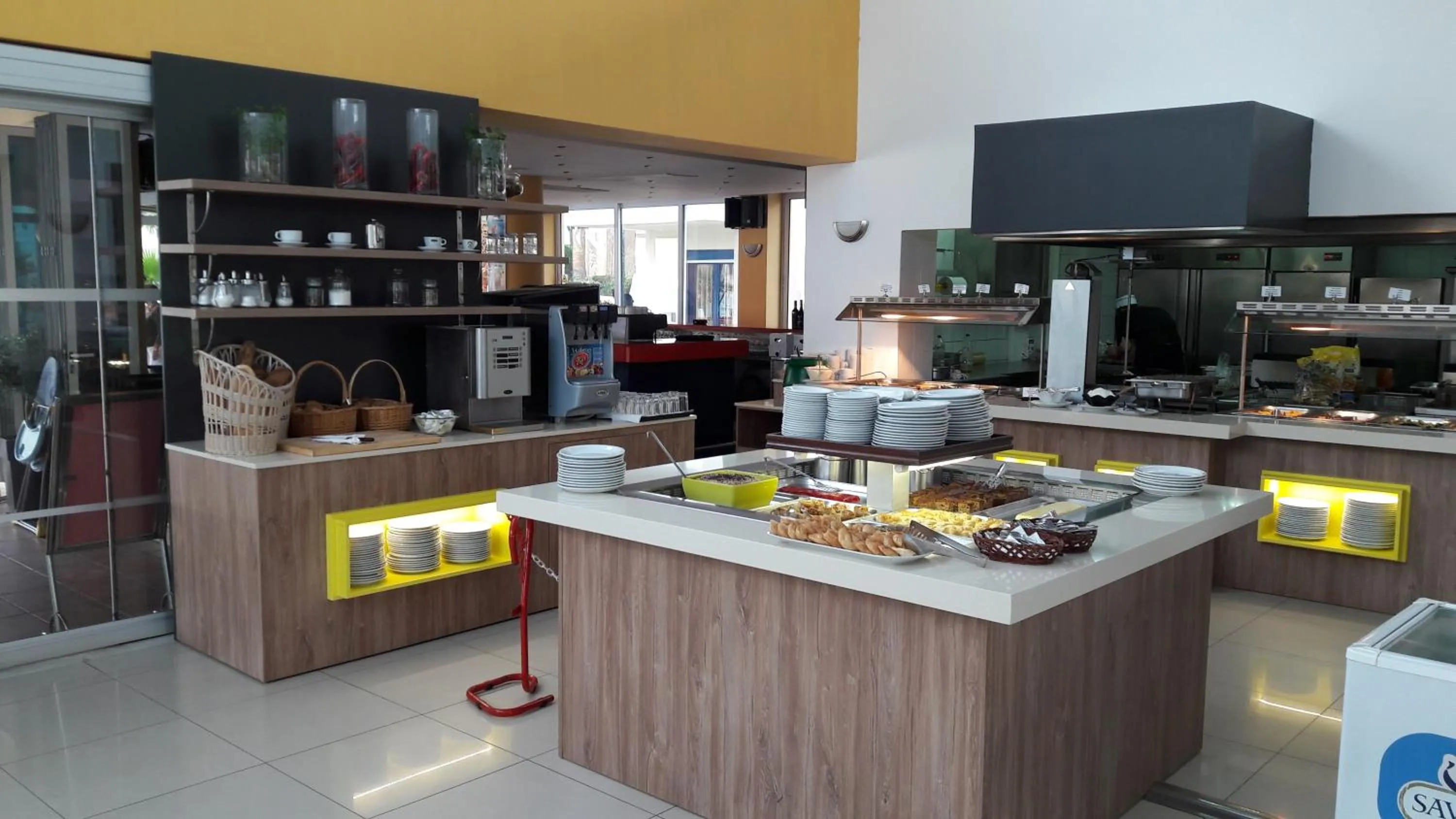 Food and drinks in Meropi Hotel & Apartments