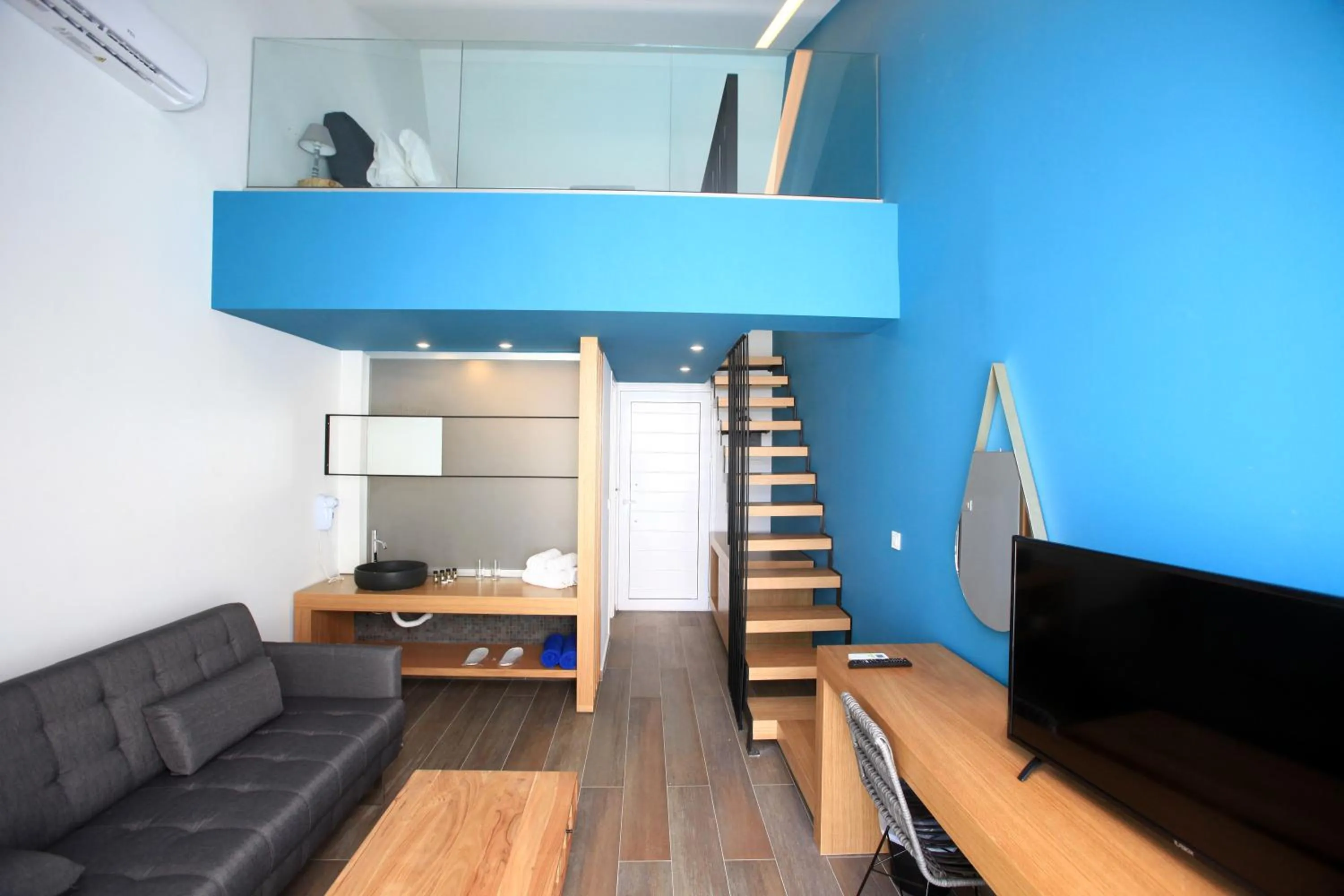 TV and multimedia in Meropi Hotel & Apartments