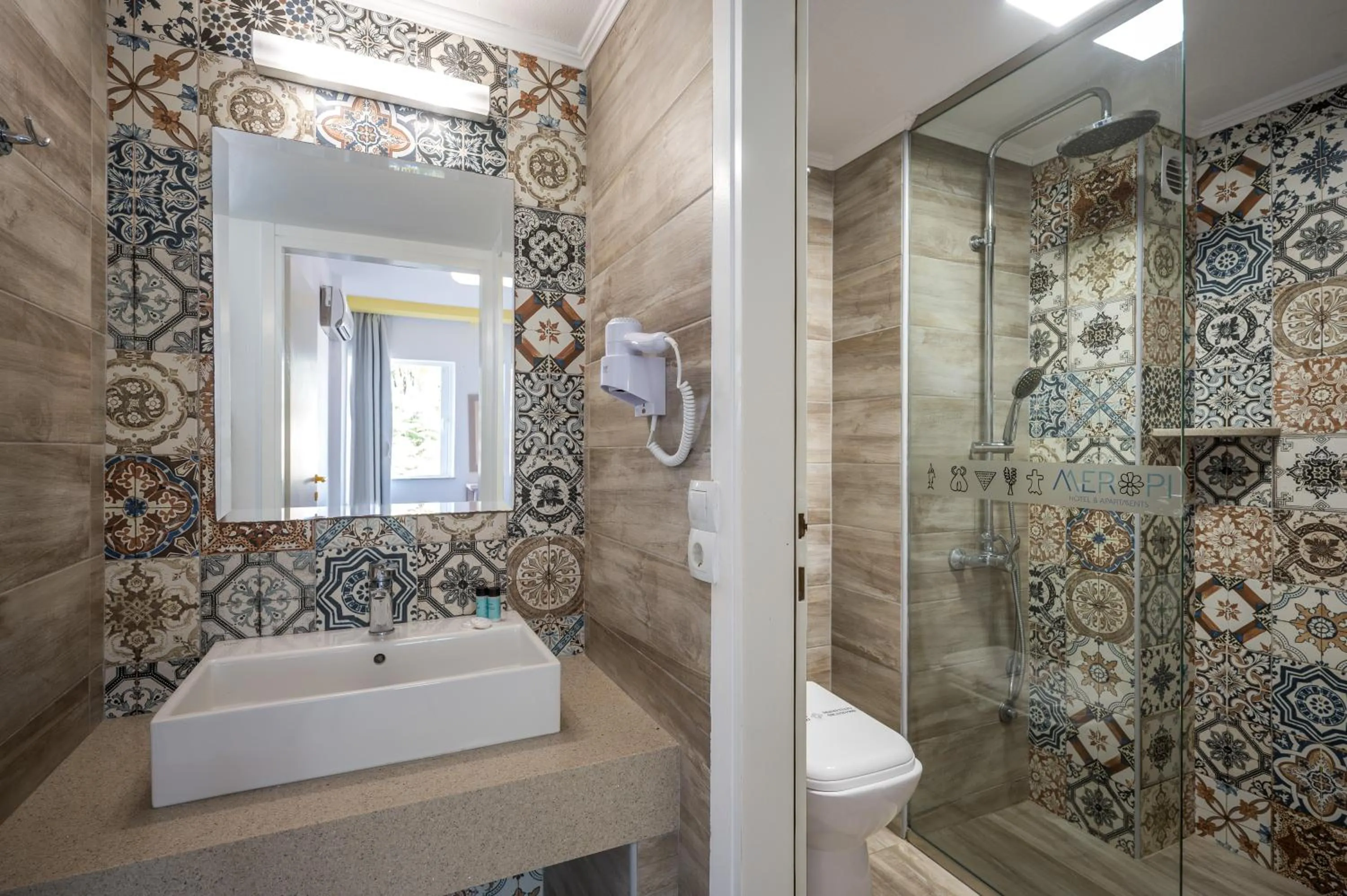 Meropi Hotel & Apartments