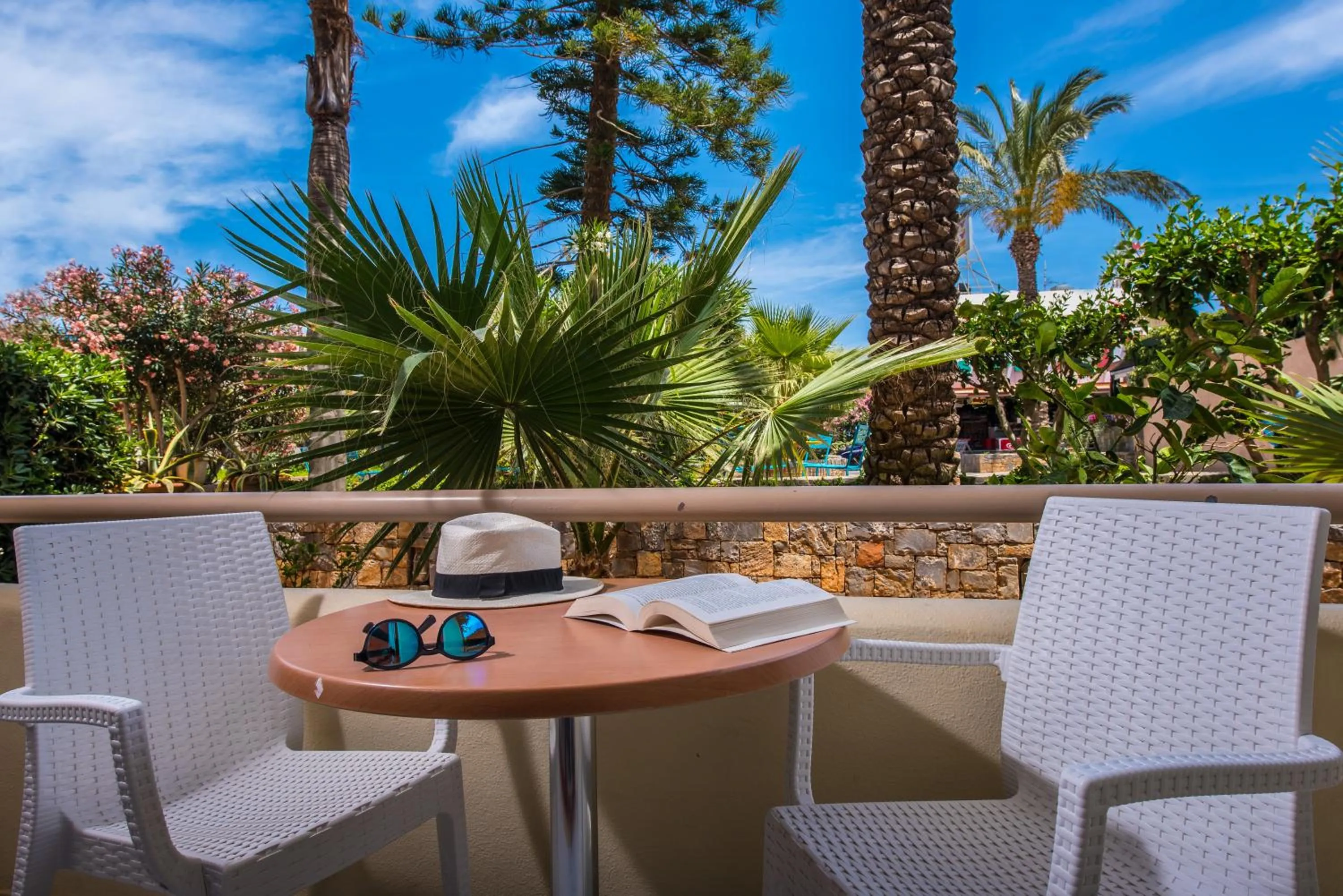 Meropi Hotel & Apartments