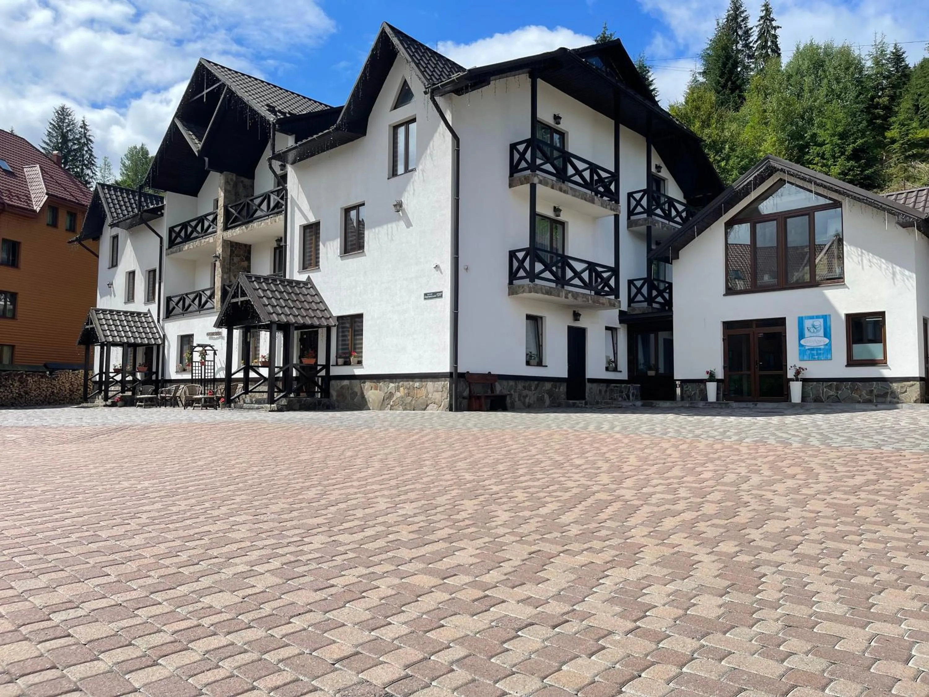 Property building in Villa Shale MarSo