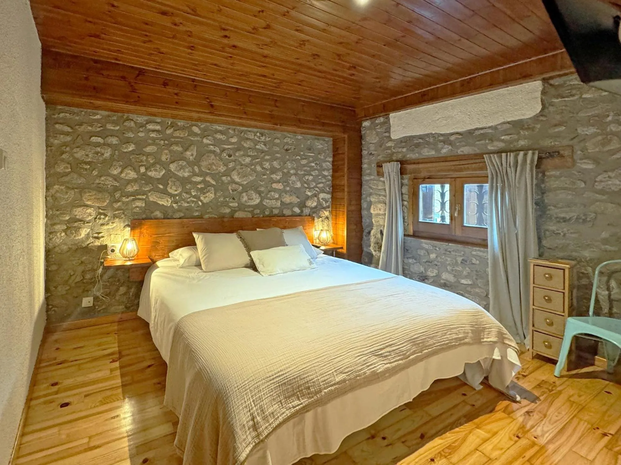 Photo of the whole room, Bed in Hotel Cal Rei de Talló