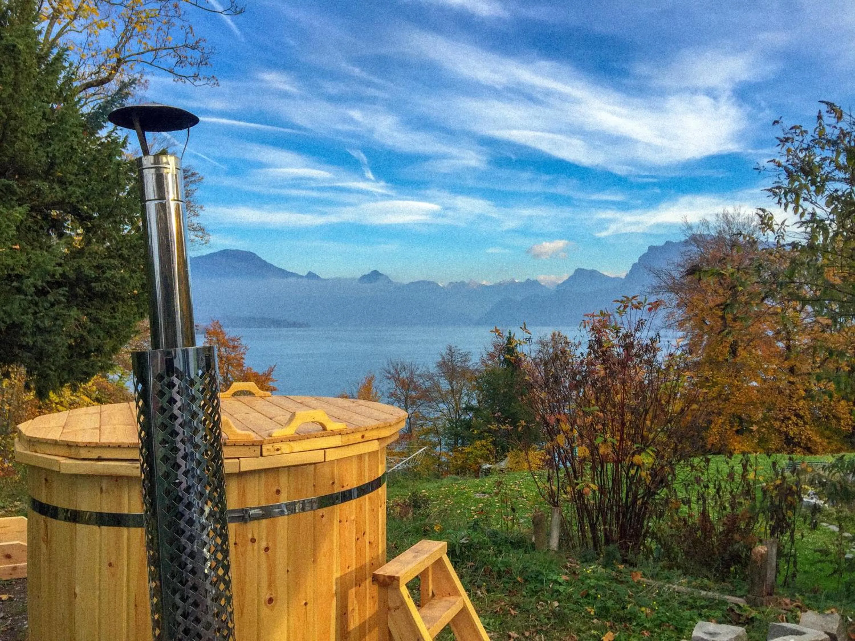 Hot Tub in Lake Villa Lotus