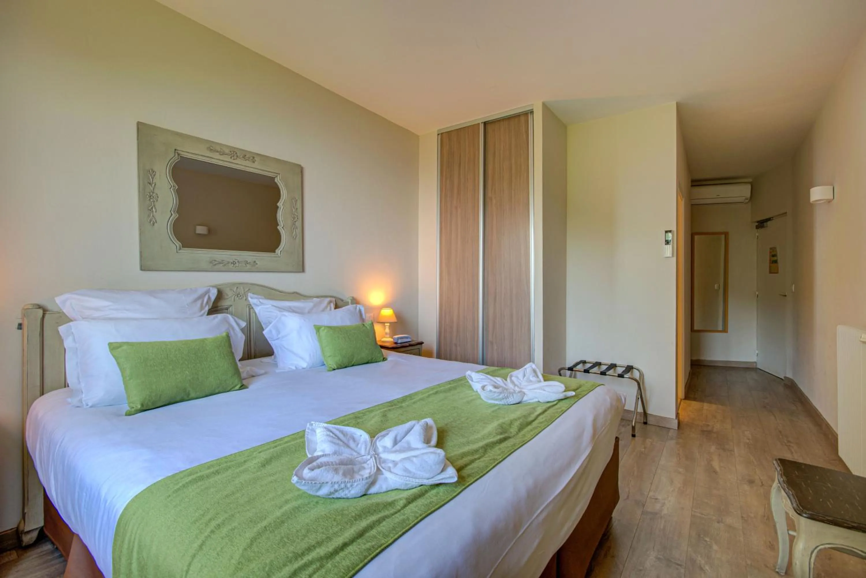 Bedroom, Bed in Hôtel Restaurant la Corniche