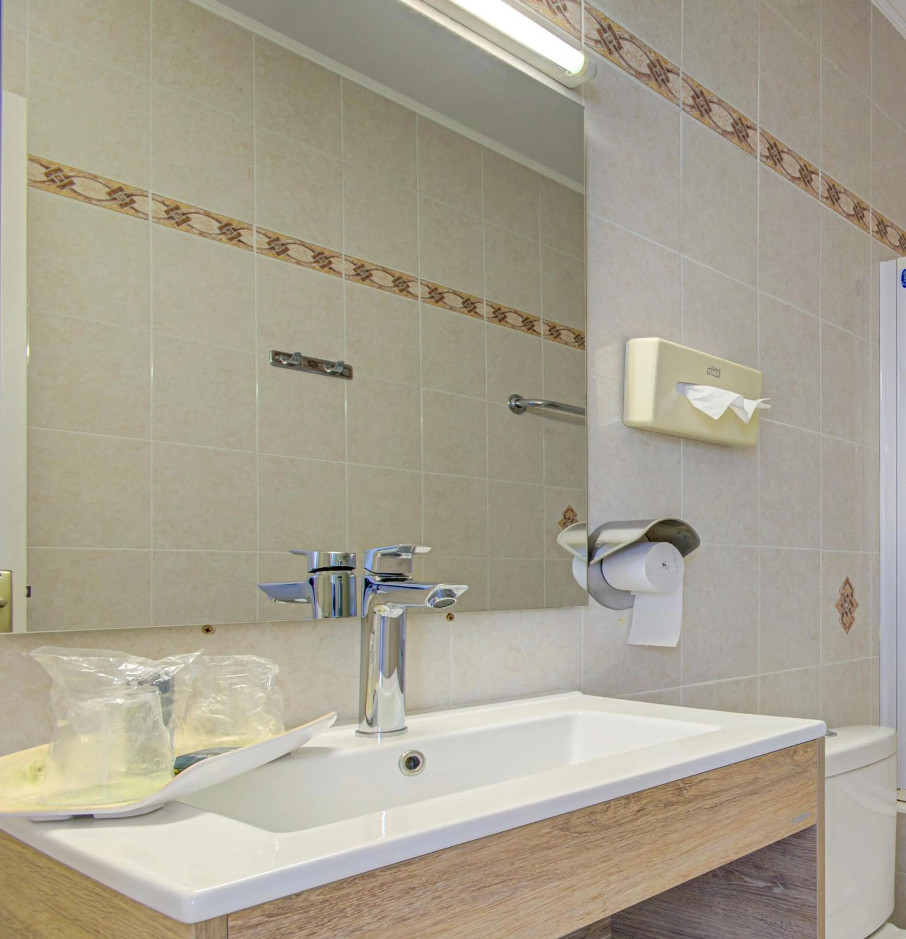 Bathroom in Hôtel Restaurant la Corniche