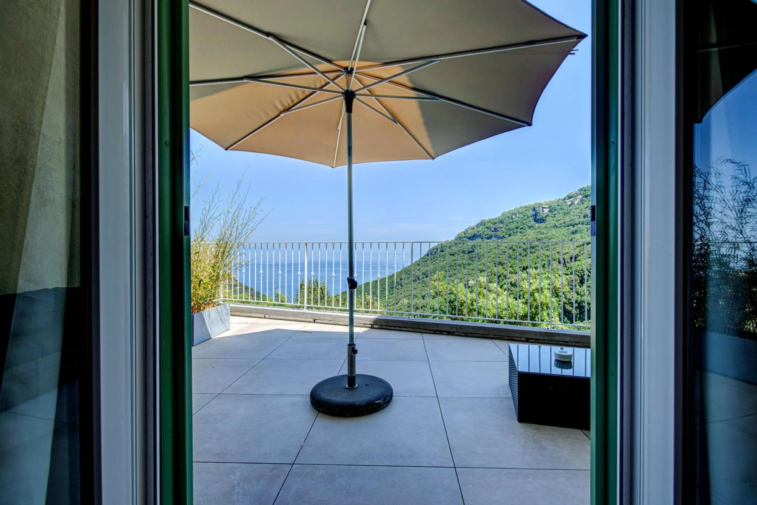 Balcony/Terrace in Hôtel Restaurant la Corniche