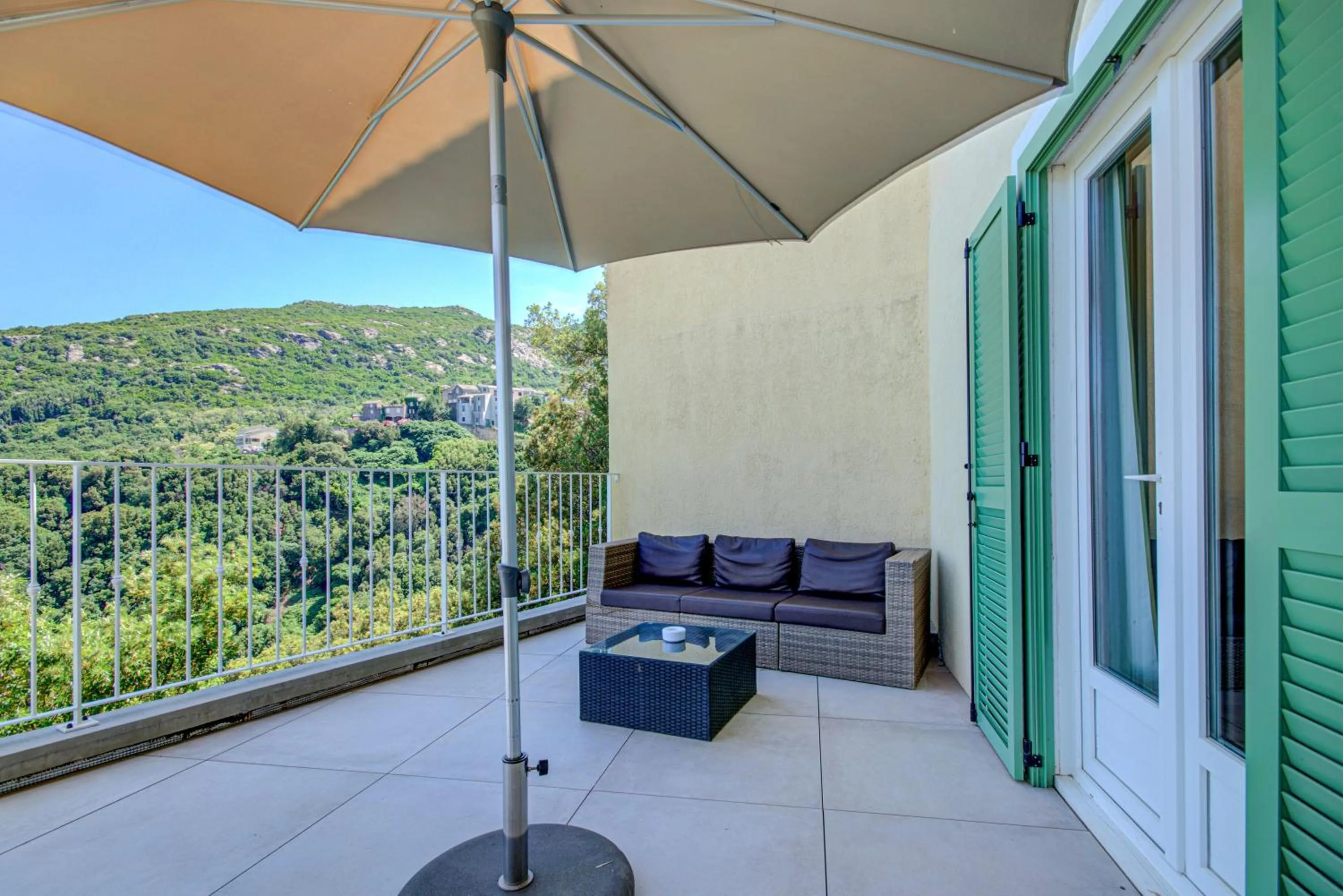 Balcony/Terrace in Hôtel Restaurant la Corniche