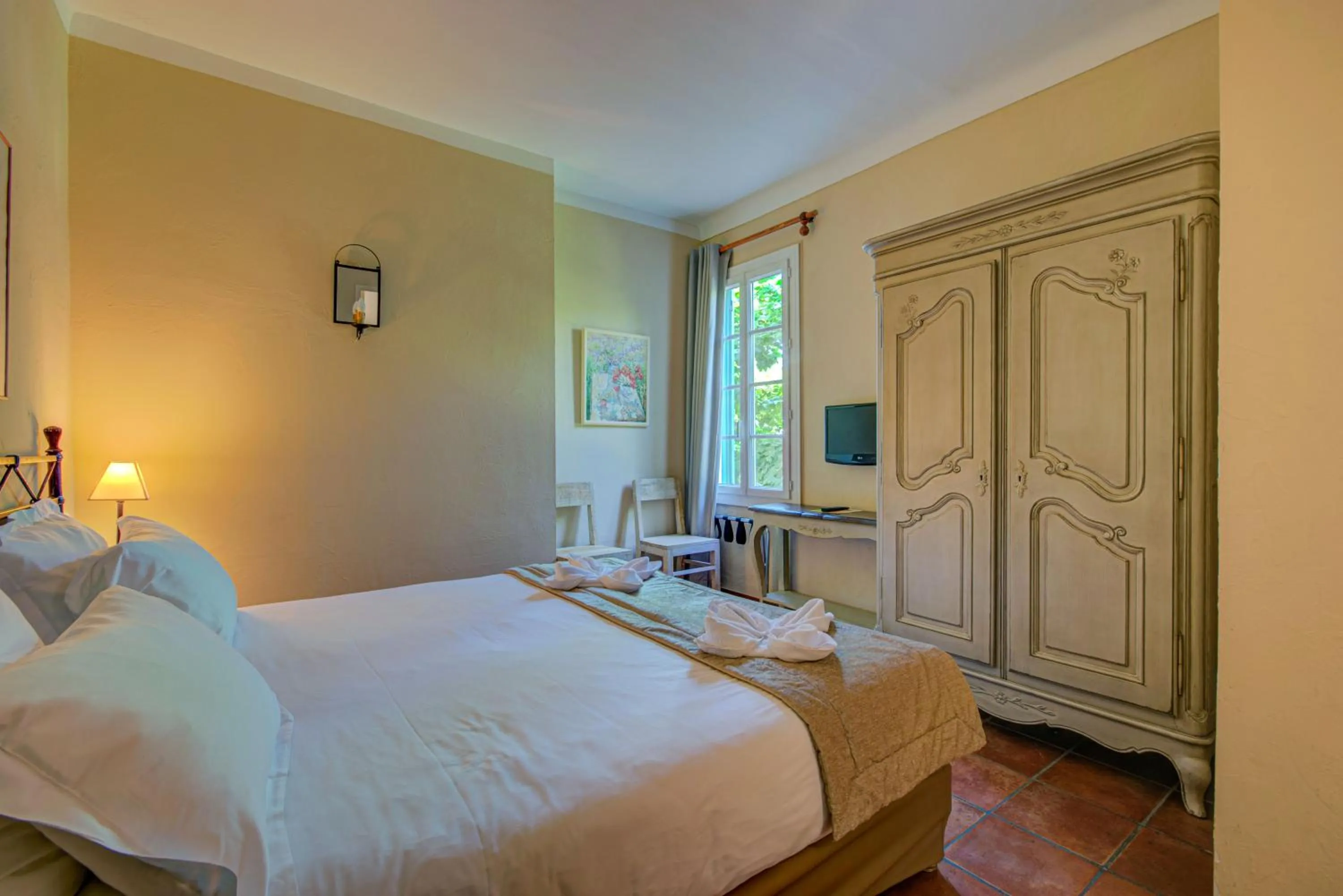 Bedroom, Bed in Hôtel Restaurant la Corniche