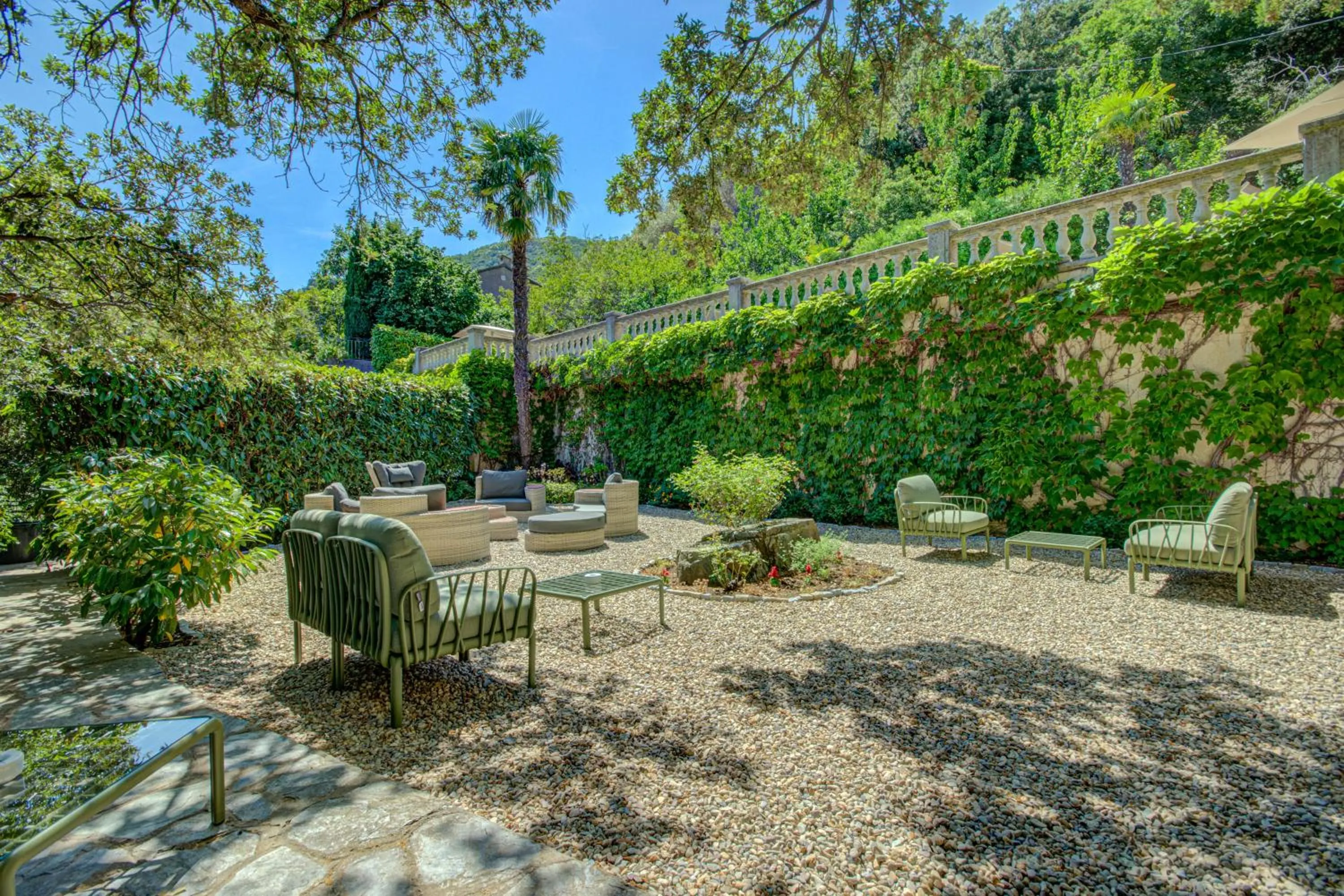 Garden in Hôtel Restaurant la Corniche