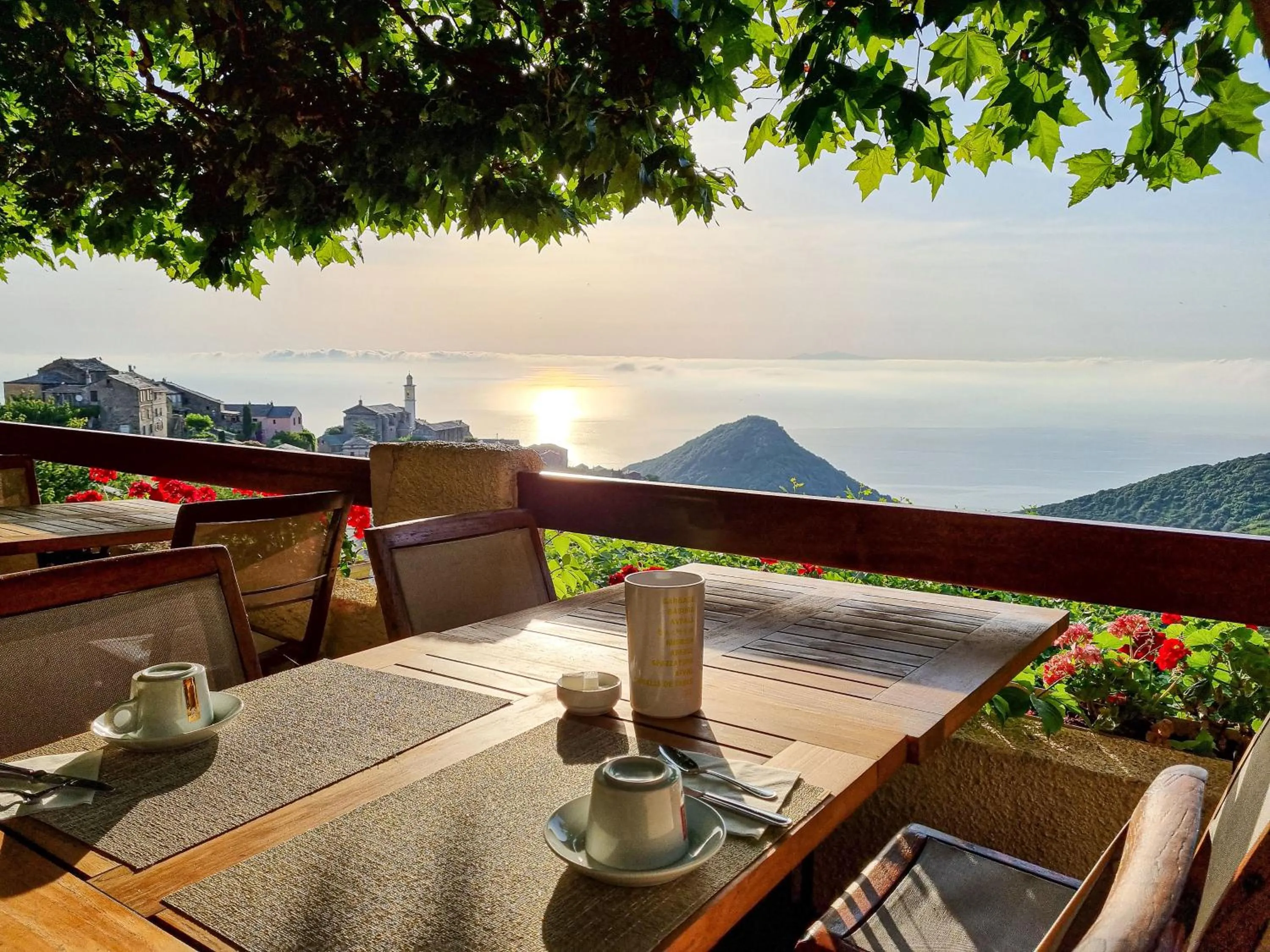 Breakfast in Hôtel Restaurant la Corniche