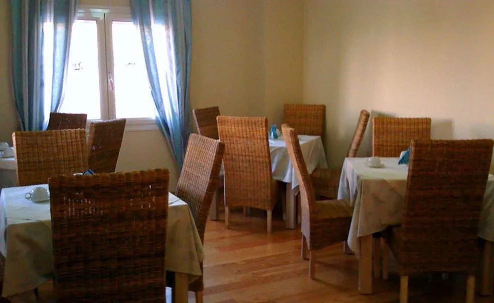 Restaurant/places to eat in Astrolabe Hotel