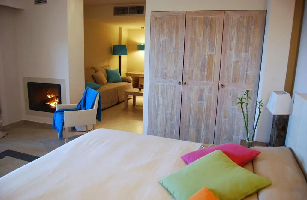 Bed in Astrolabe Hotel